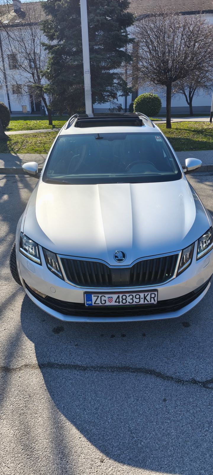 Škoda Octavia Combi 2,0 TDI. PANORAMA,FULL LED FAROVI, fotografija 3