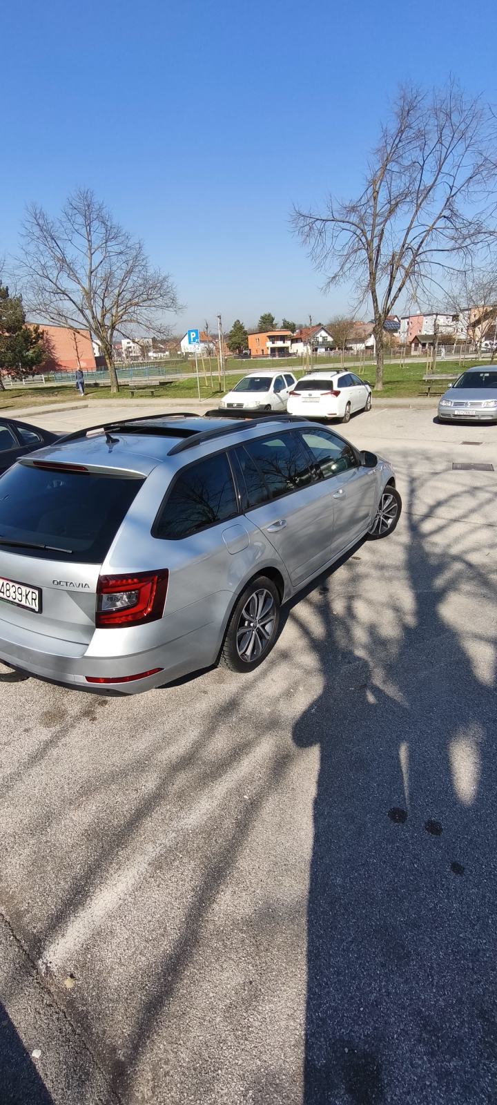 Škoda Octavia Combi 2,0 TDI. PANORAMA,FULL LED FAROVI, fotografija 8