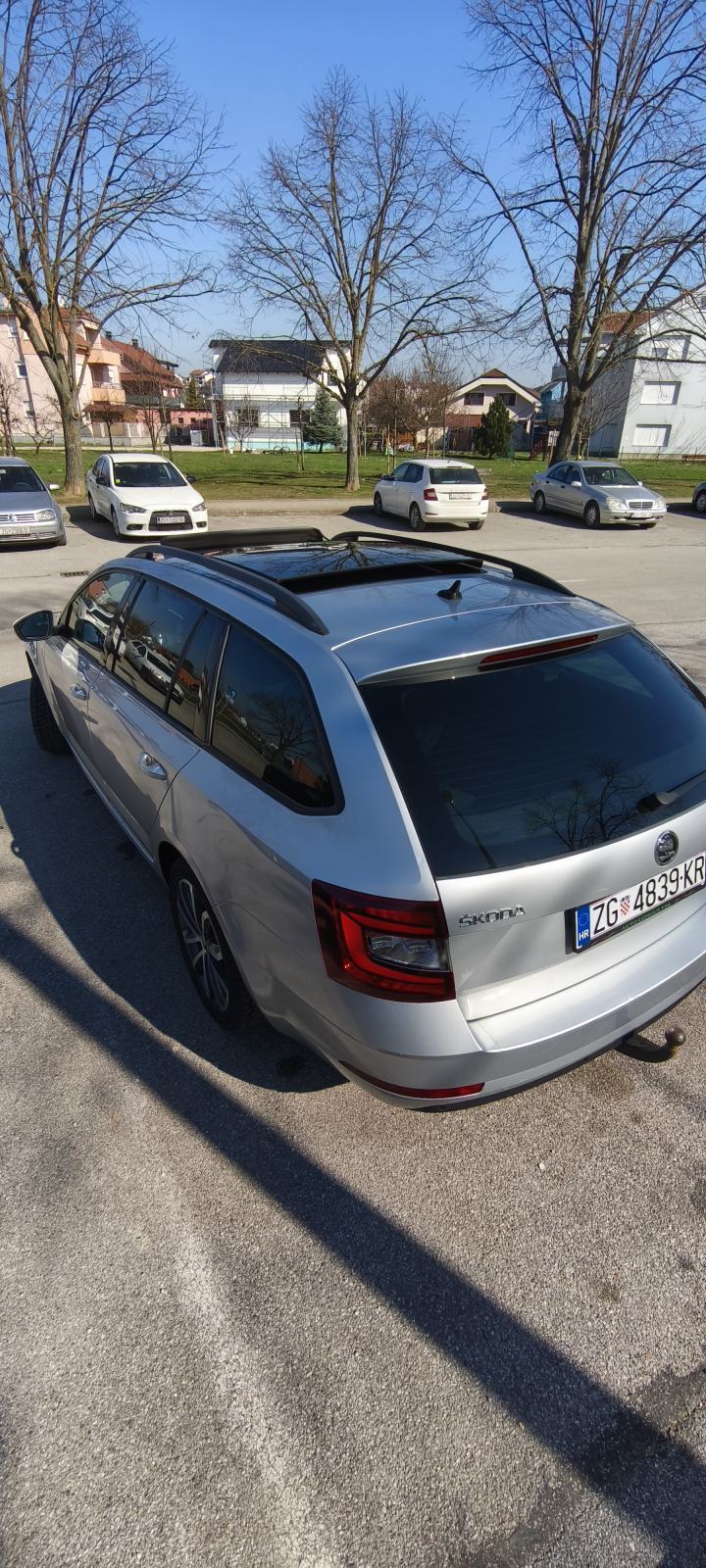 Škoda Octavia Combi 2,0 TDI. PANORAMA,FULL LED FAROVI, fotografija 9