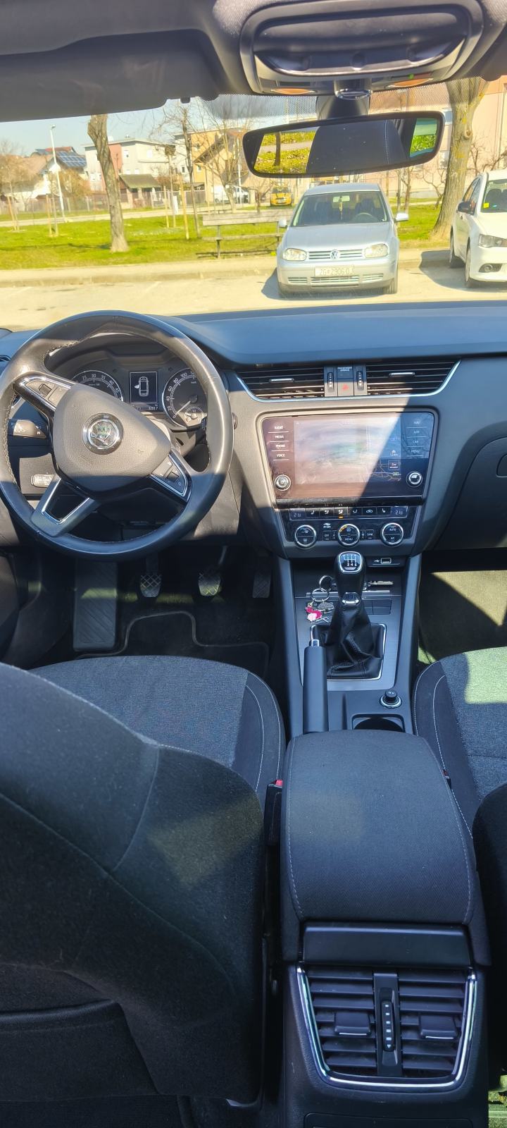 Škoda Octavia Combi 2,0 TDI. PANORAMA,FULL LED FAROVI, fotografija 11