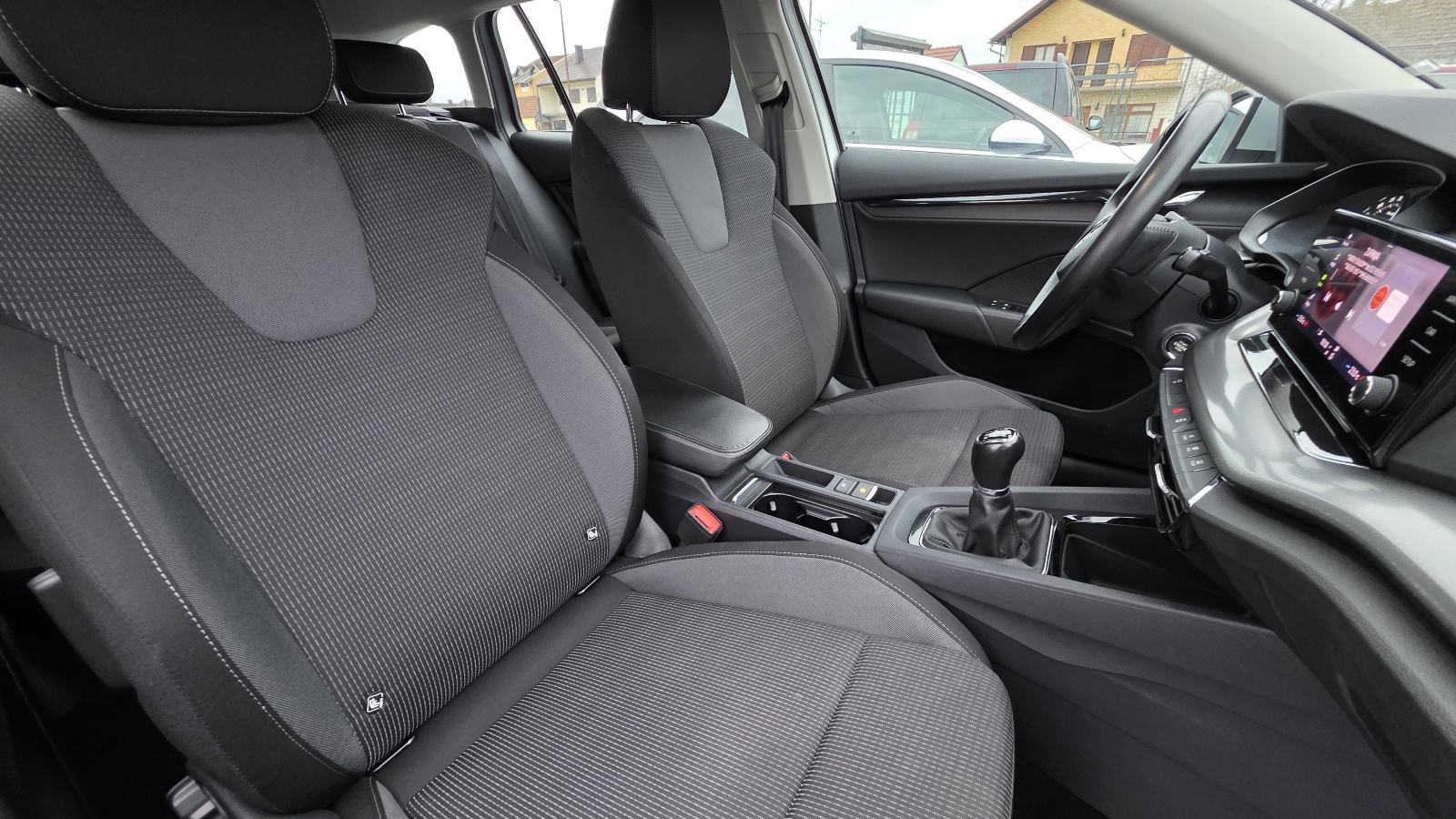 Škoda Octavia Combi 2,0 TDI LED, fotografija 14