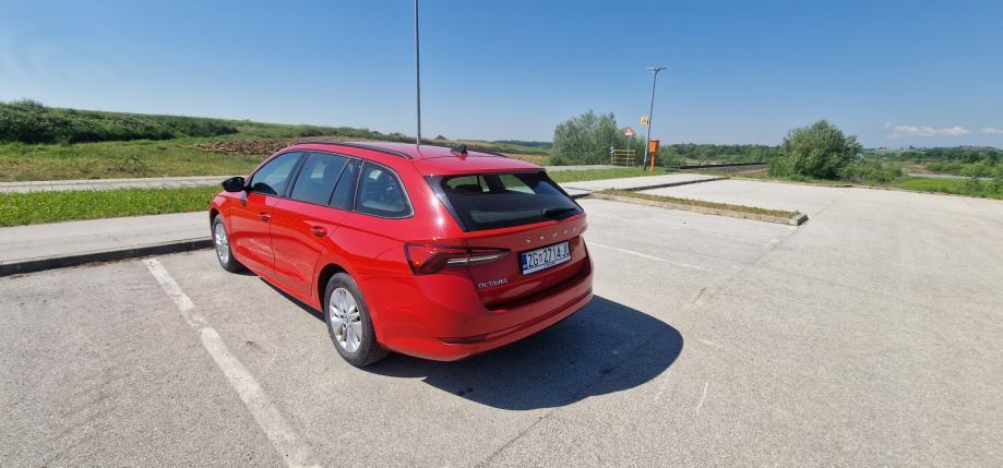 Škoda Octavia Combi 2,0 TDI, fotografija 12