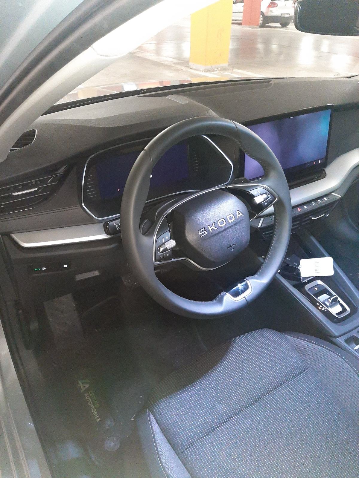 Škoda Octavia Combi 2,0 TDI, fotografija 4