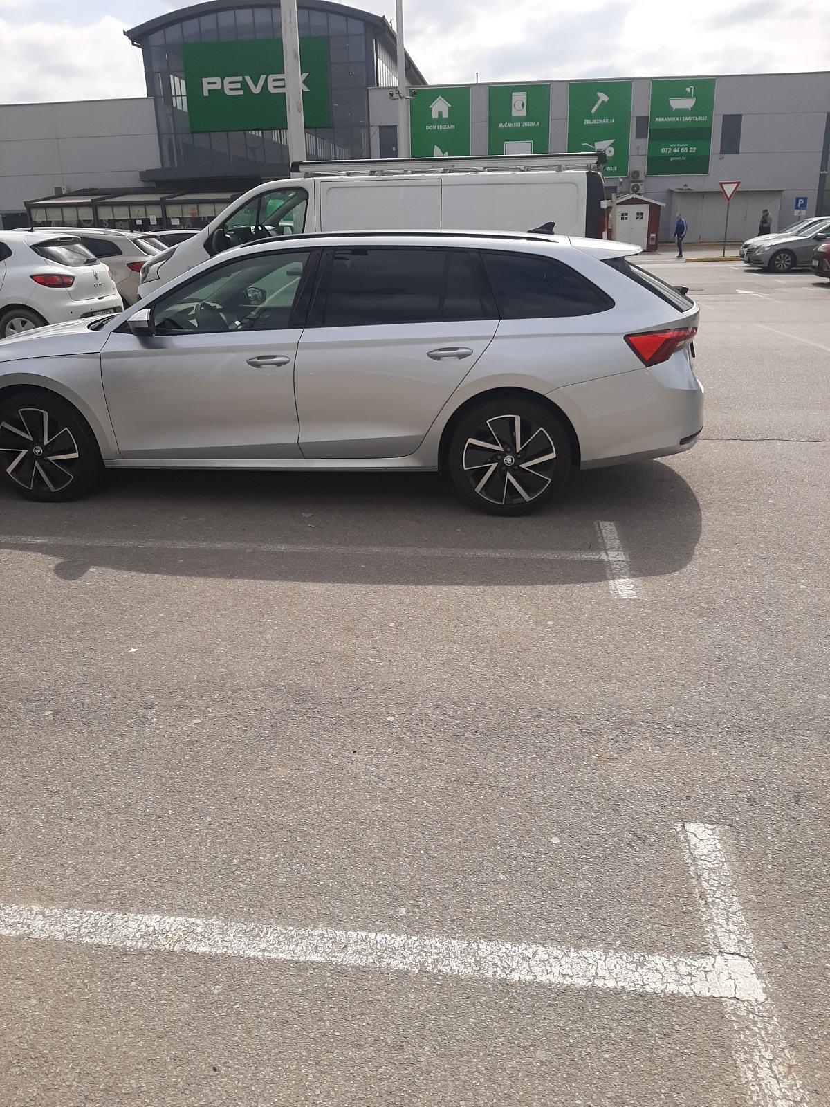 Škoda Octavia Combi 2,0 TDI, fotografija 7