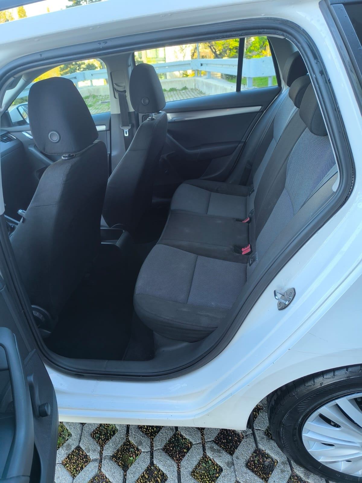 Škoda Octavia Combi 1,6 TDI, fotografija 8