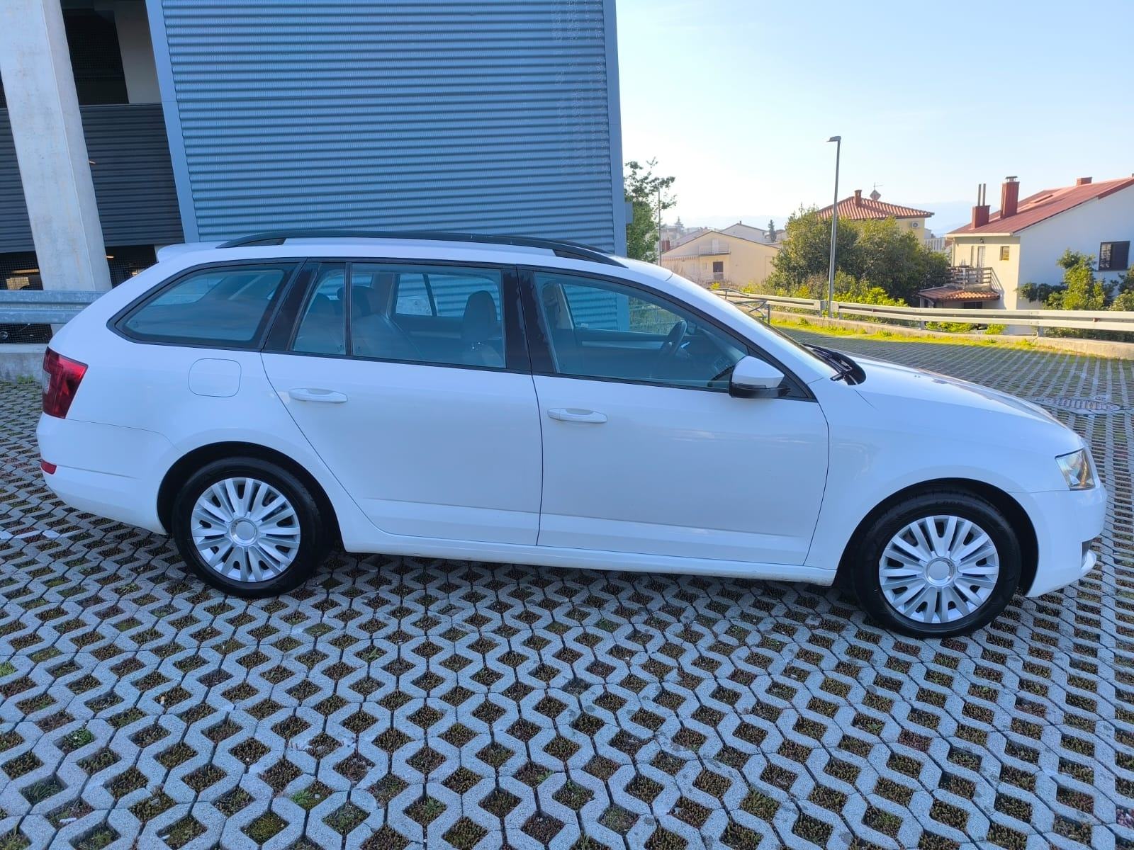 Škoda Octavia Combi 1,6 TDI, fotografija 4