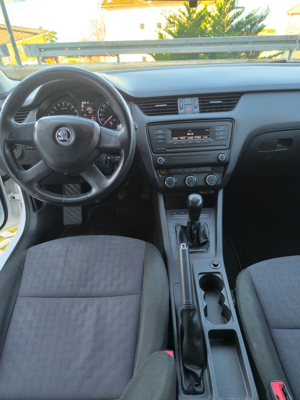 Škoda Octavia Combi 1,6 TDI, fotografija 12