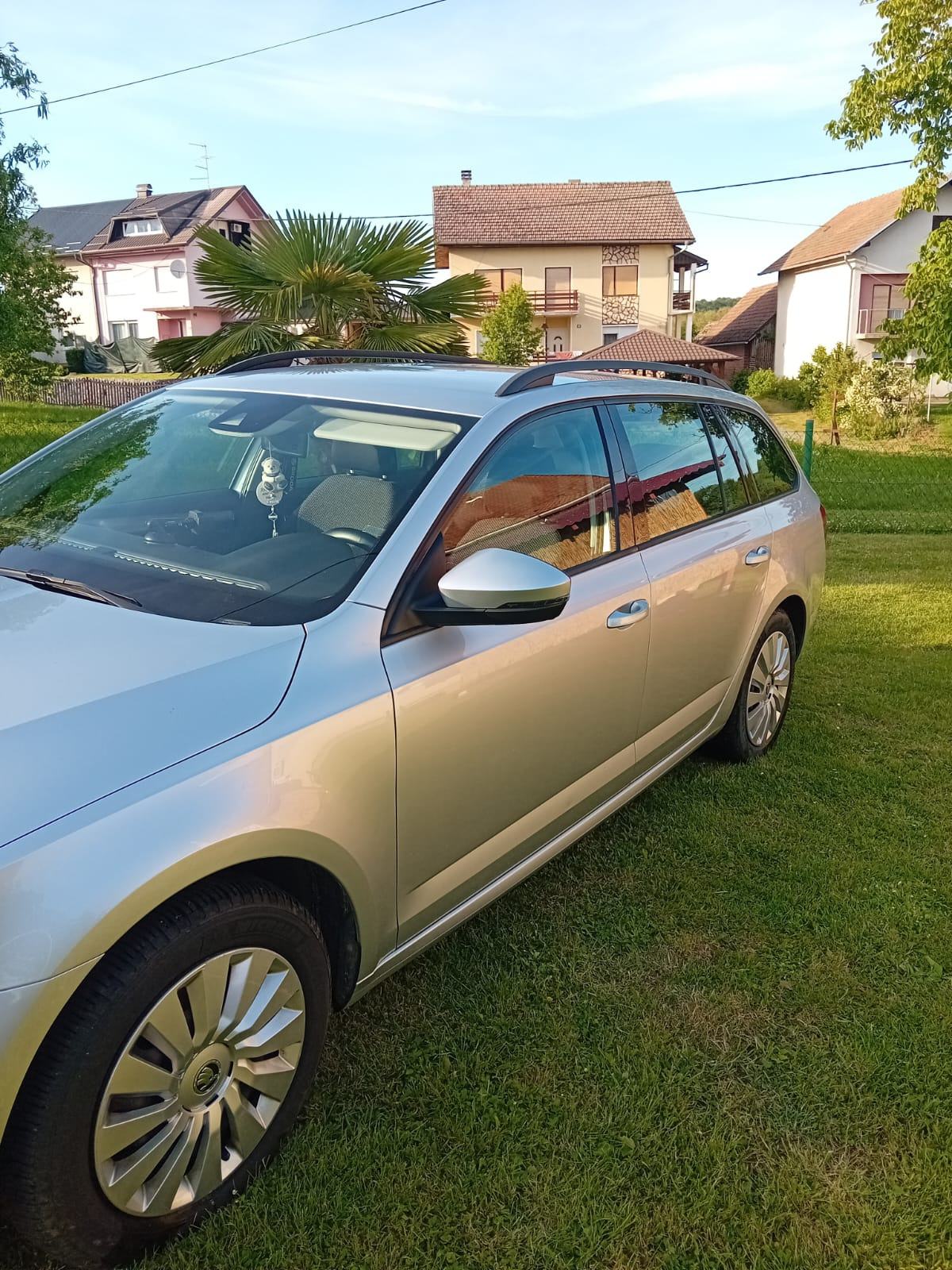 Škoda Octavia Combi 2,0 TDI, fotografija 2