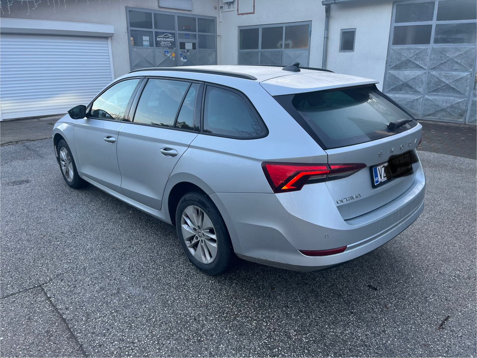 Škoda Octavia Combi 2,0 TDI, fotografija 2
