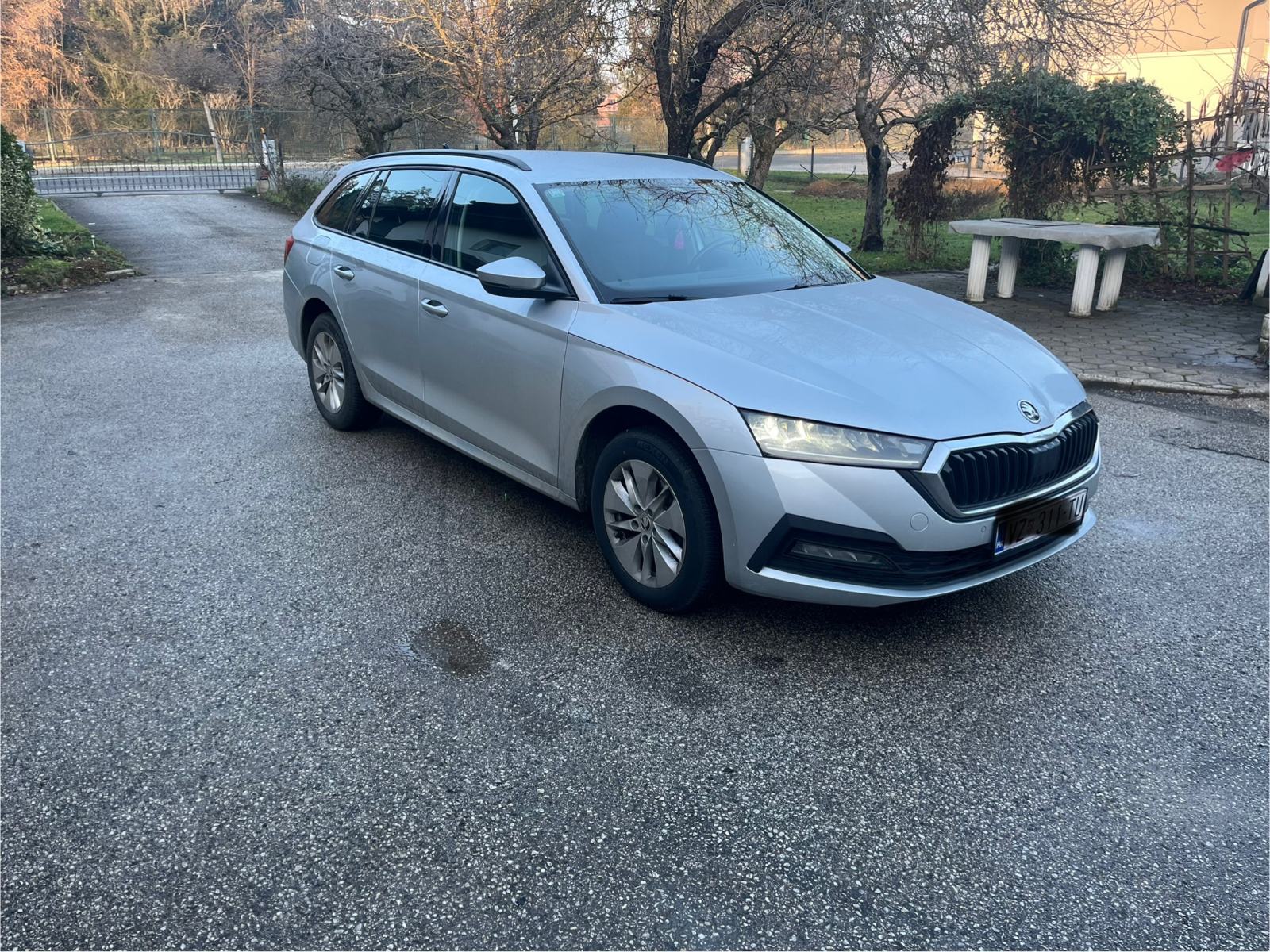 Škoda Octavia Combi 2,0 TDI, fotografija 3
