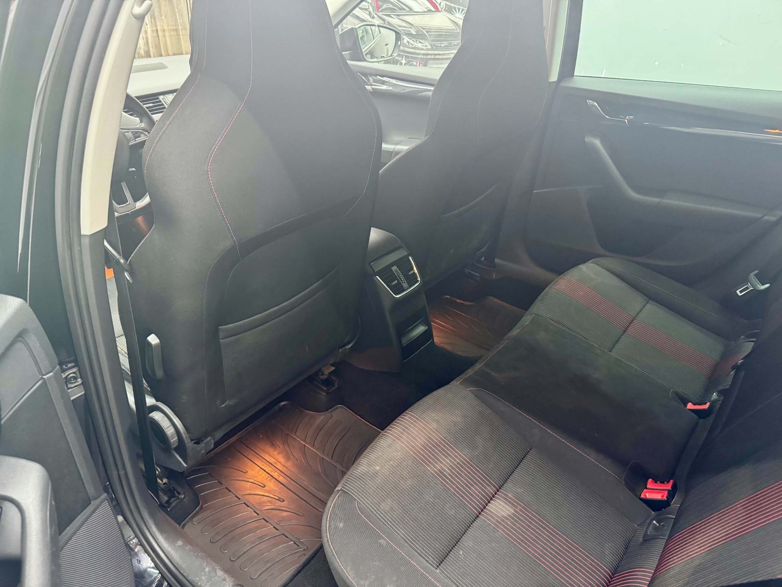 Škoda Octavia Combi 2,0 TDI, fotografija 6