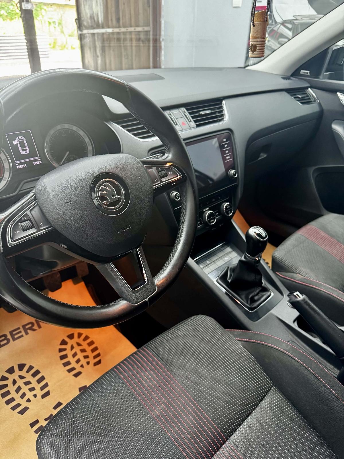 Škoda Octavia Combi 2,0 TDI, fotografija 5