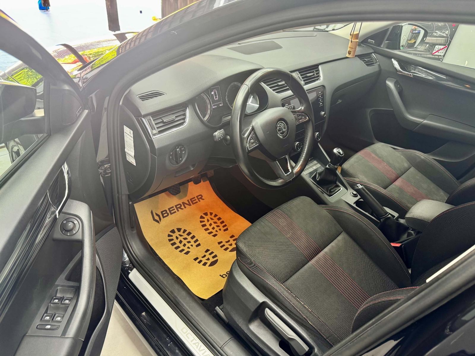 Škoda Octavia Combi 2,0 TDI, fotografija 7
