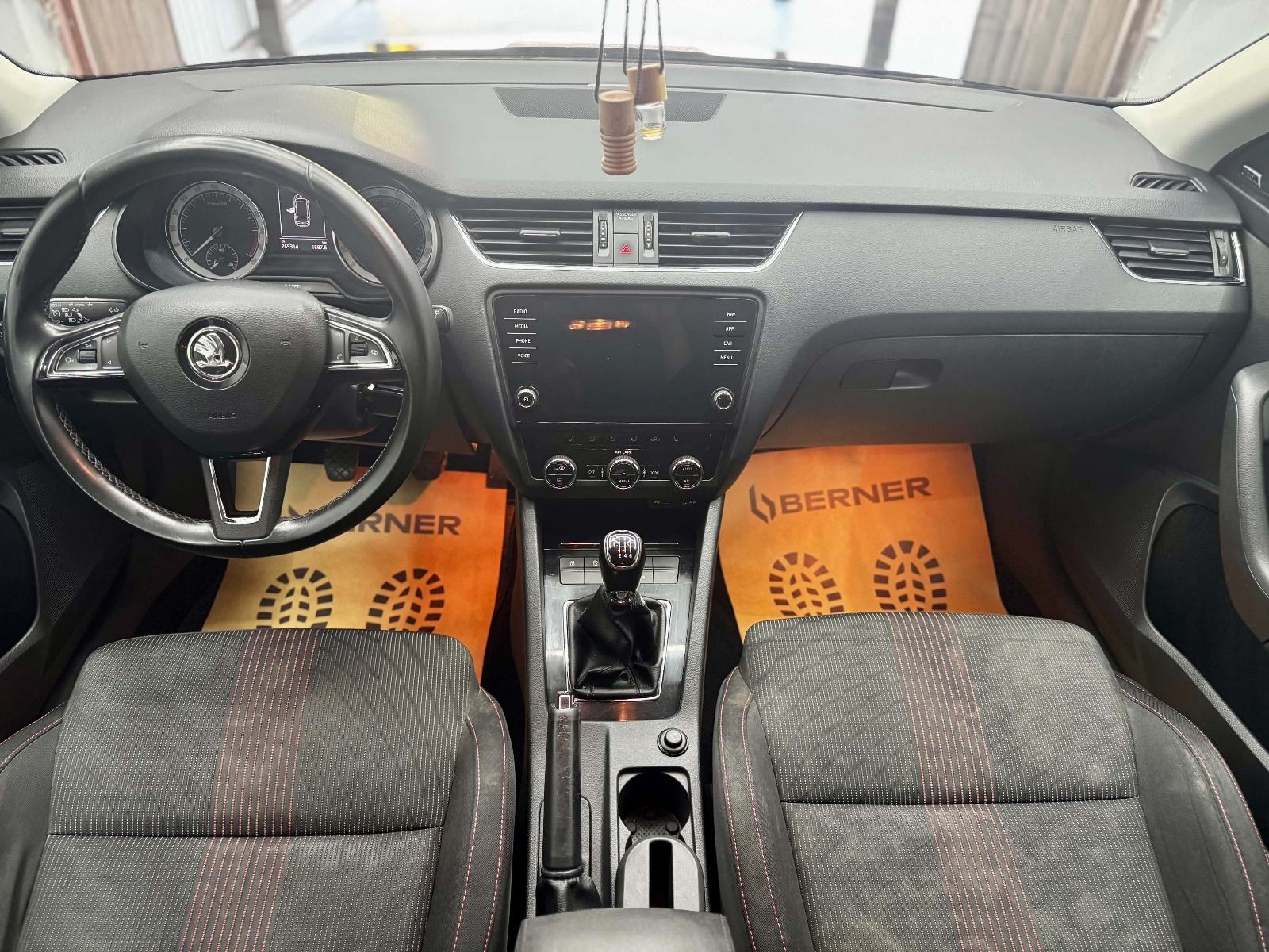 Škoda Octavia Combi 2,0 TDI, fotografija 3