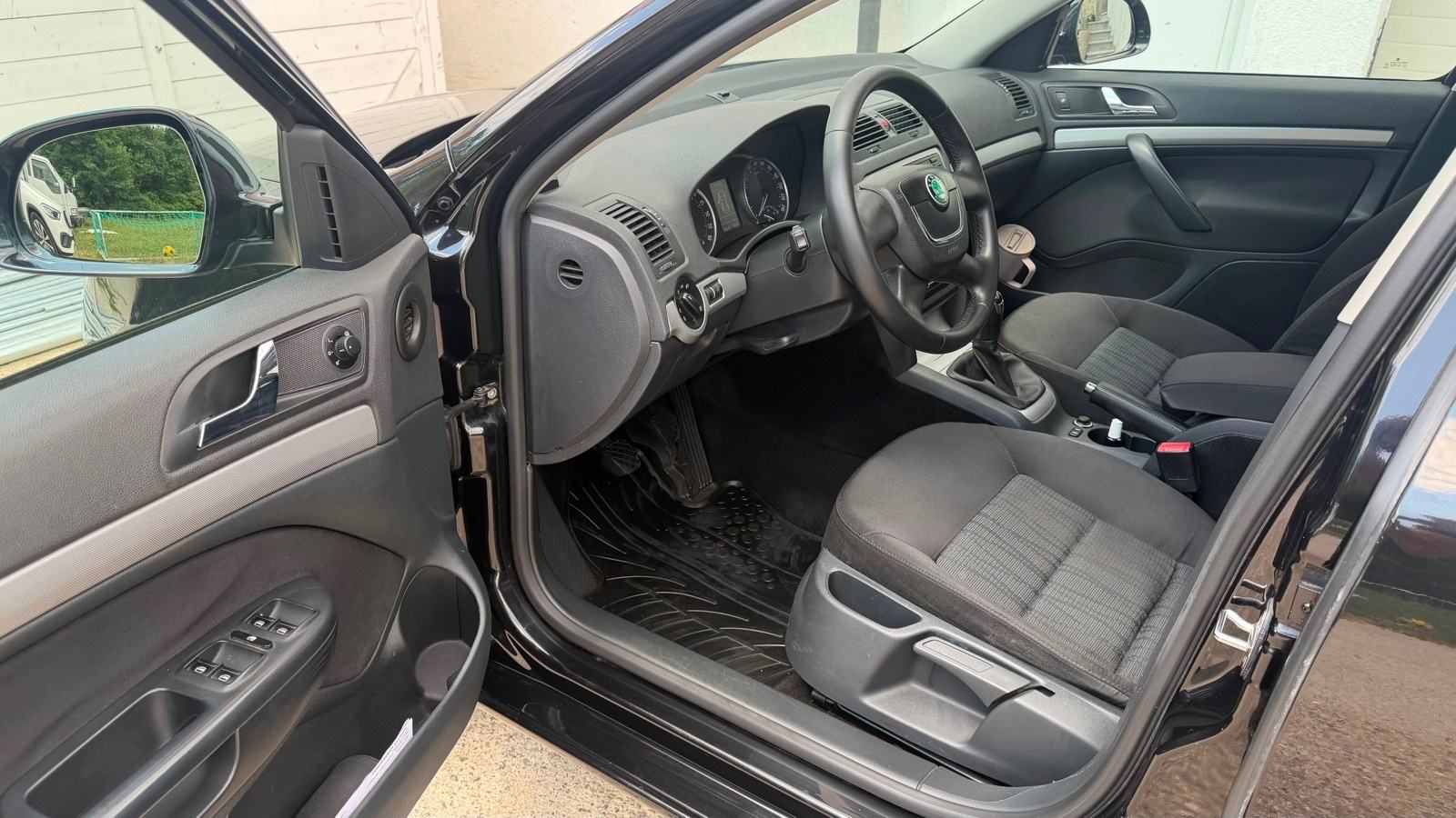 Škoda Octavia Combi 2,0 TDI, reg. 04.27., fotografija 7