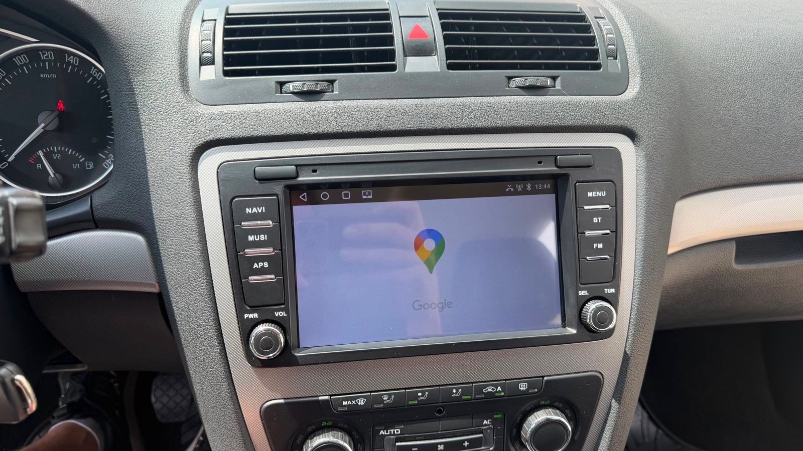 Škoda Octavia Combi 2,0 TDI, reg. 04.27., fotografija 12