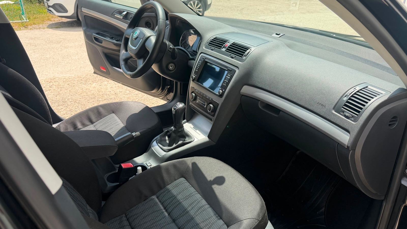 Škoda Octavia Combi 2,0 TDI, reg. 04.27., fotografija 11