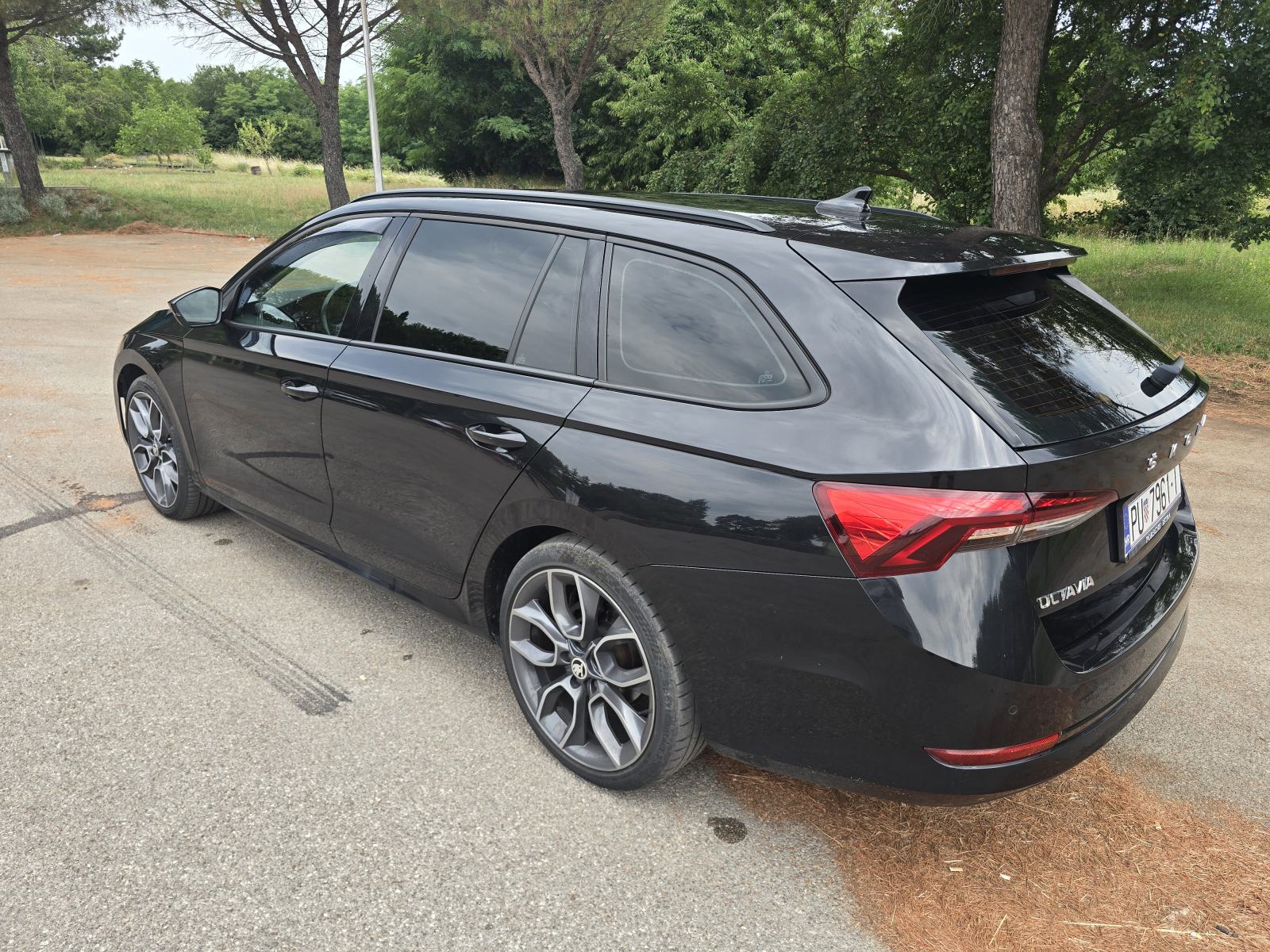 Škoda Octavia Combi 2,0 TDI, fotografija 5