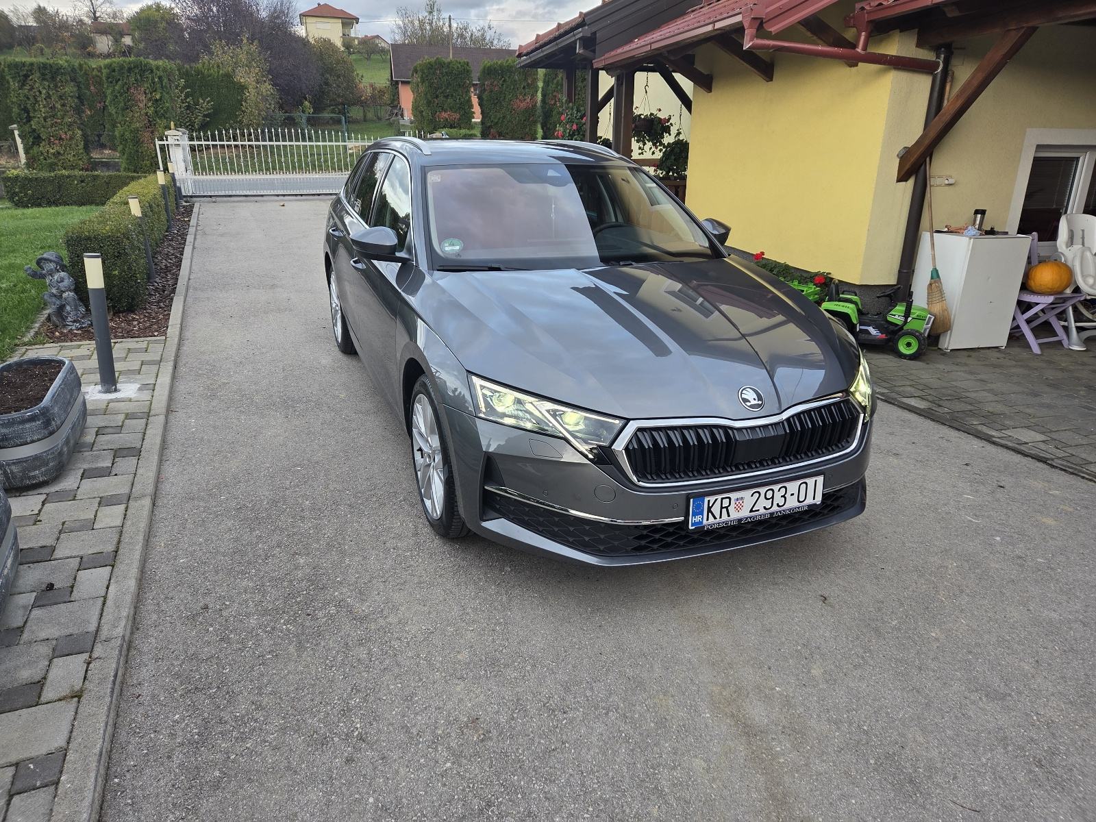 Škoda Octavia Combi 2,0 TDI, fotografija 2