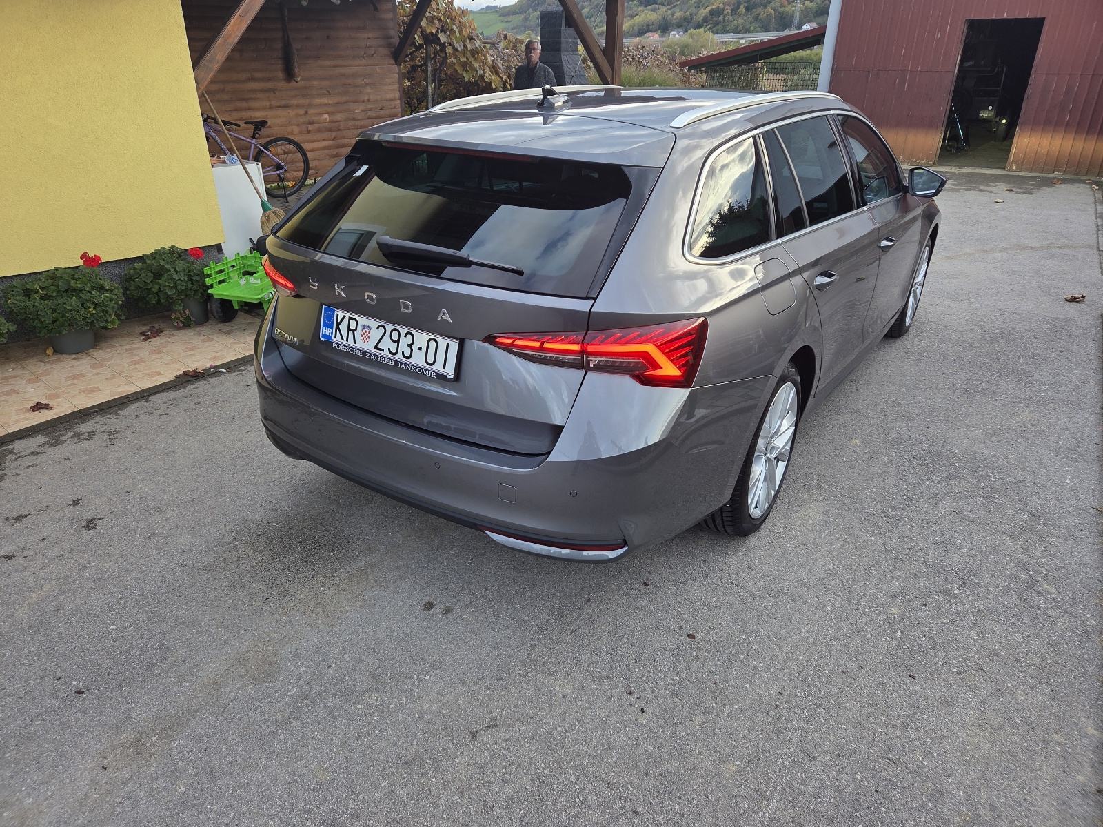Škoda Octavia Combi 2,0 TDI, fotografija 3