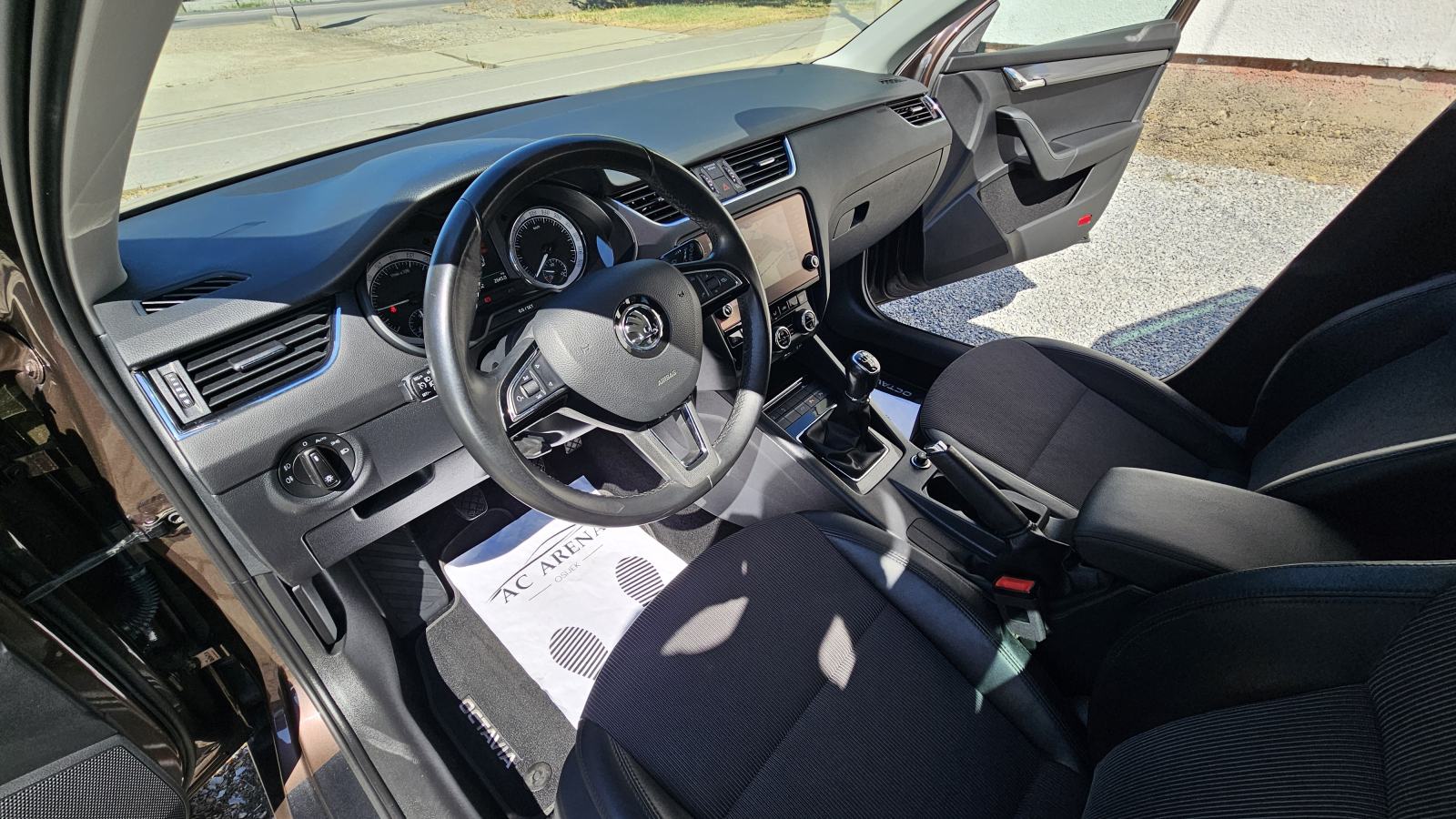 ⭐️Škoda Octavia Combi 2,0 TDI 150Ks●Style●ACC●Matrix●Navi●Alu 18", fotografija 15