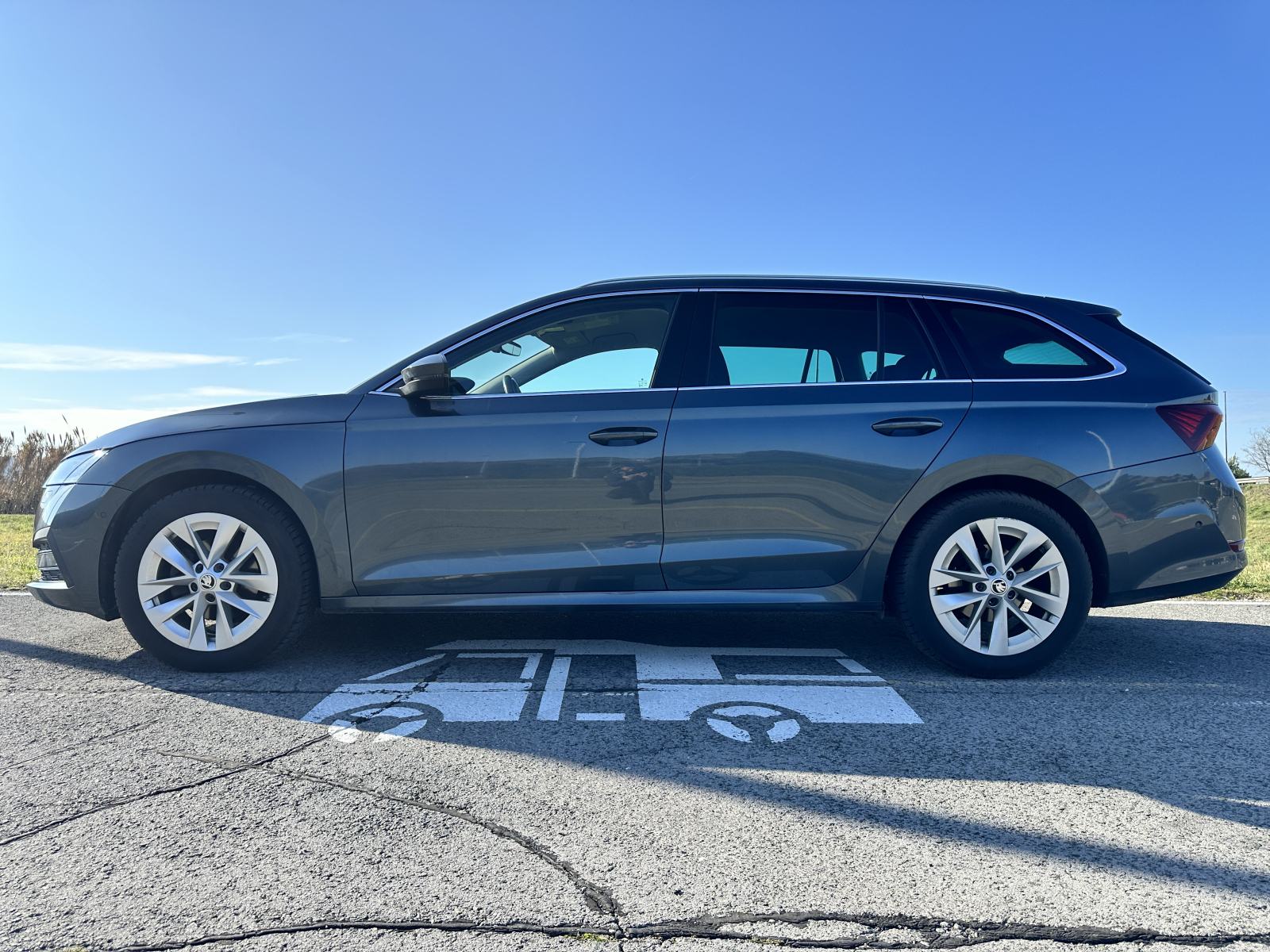 Škoda Octavia Combi 2.0 TDI STYLE DSG VIRTUAL-MATRIX-KAM-ACC-MASAŽA, fotografija 6