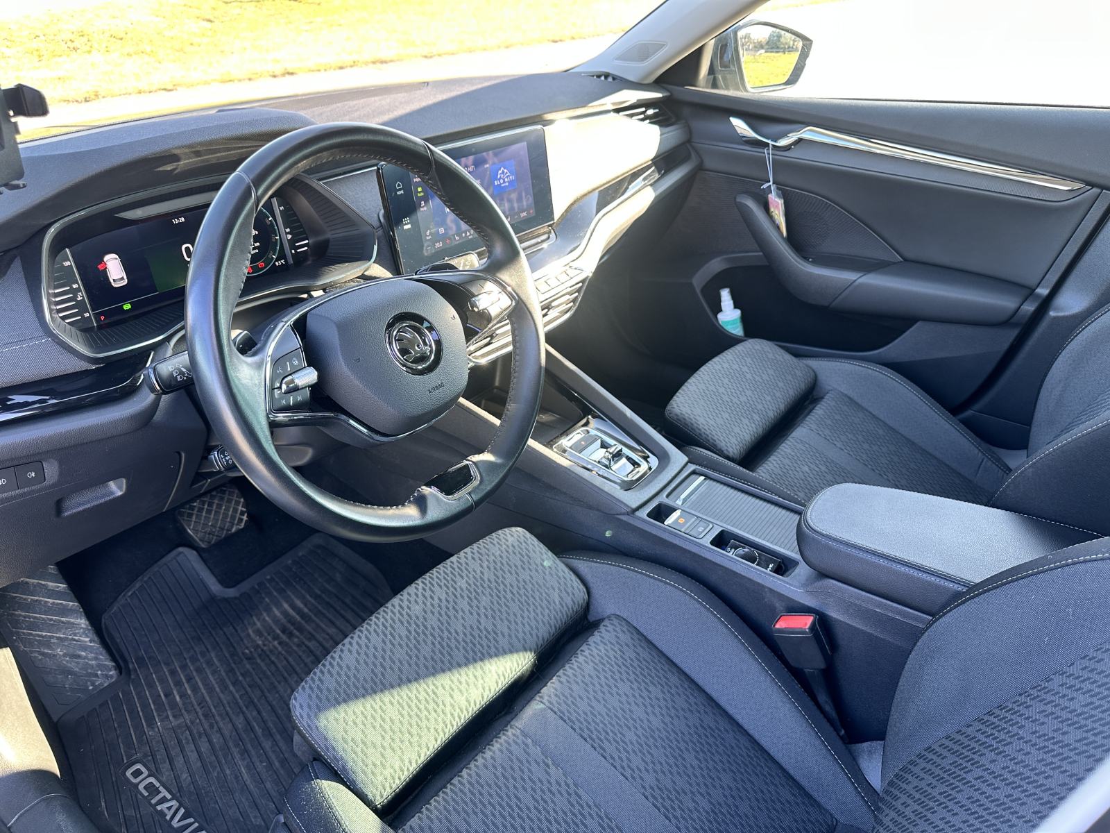 Škoda Octavia Combi 2.0 TDI STYLE DSG VIRTUAL-MATRIX-KAM-ACC-MASAŽA, fotografija 12