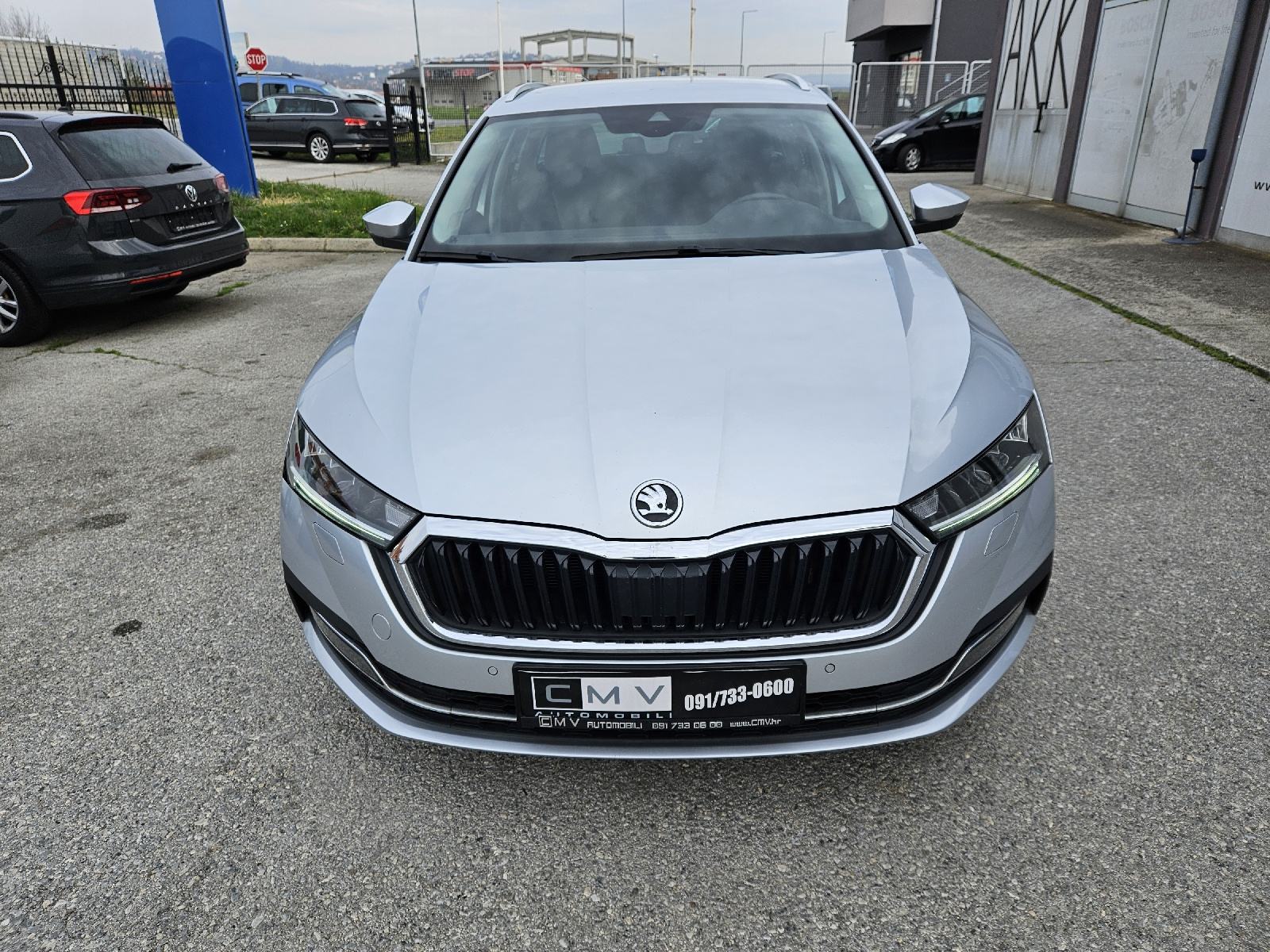Škoda Octavia Combi 2,0 TDI/VELIKI SERVIS/VIRTUAL/KOŽA/KUKA/NAVI..., fotografija 4
