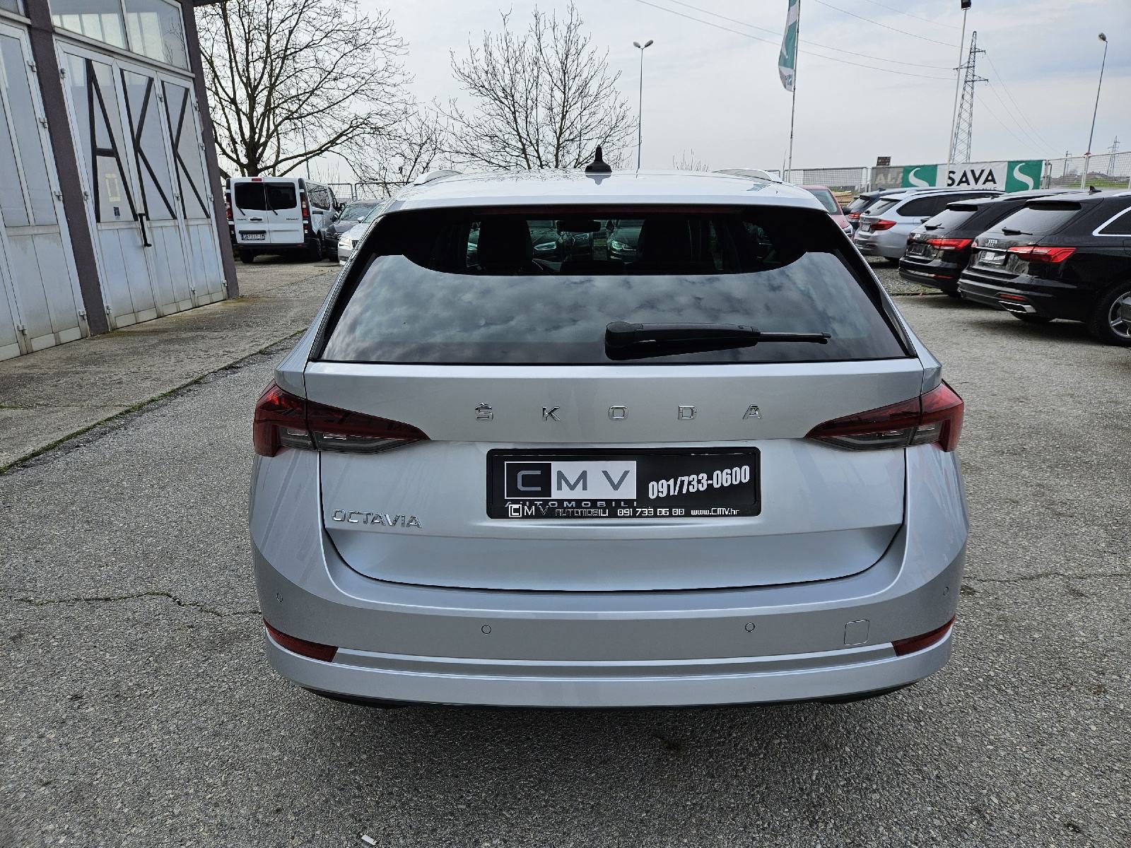 Škoda Octavia Combi 2,0 TDI/VELIKI SERVIS/VIRTUAL/KOŽA/KUKA/NAVI..., fotografija 6