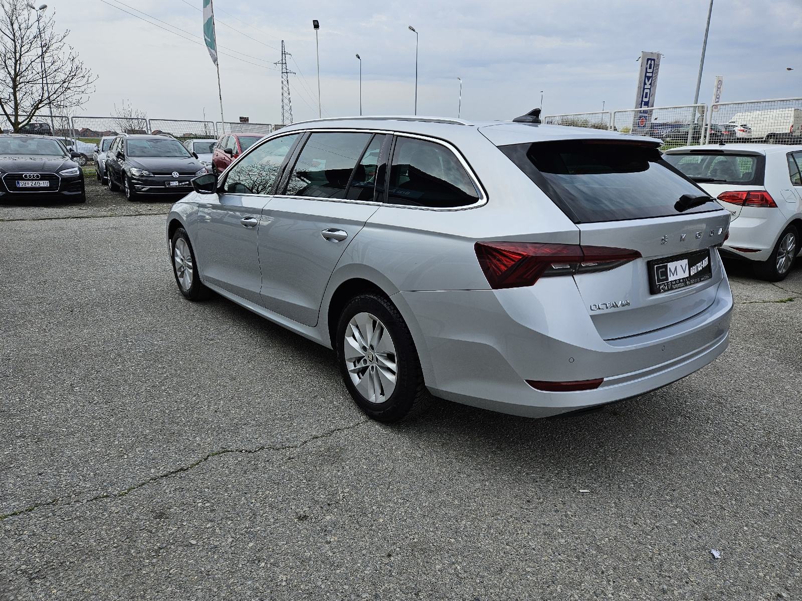 Škoda Octavia Combi 2,0 TDI/VELIKI SERVIS/VIRTUAL/KOŽA/KUKA/NAVI..., fotografija 5