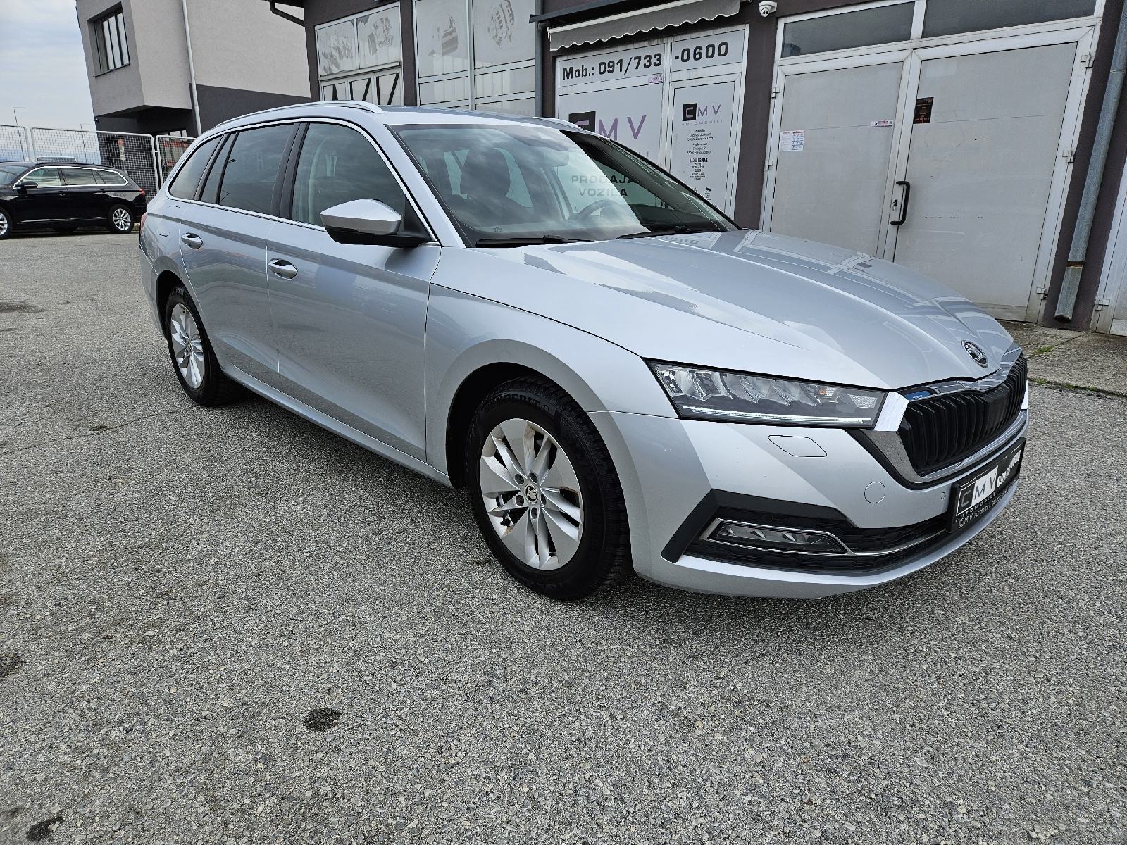 Škoda Octavia Combi 2,0 TDI/VELIKI SERVIS/VIRTUAL/KOŽA/KUKA/NAVI..., fotografija 9