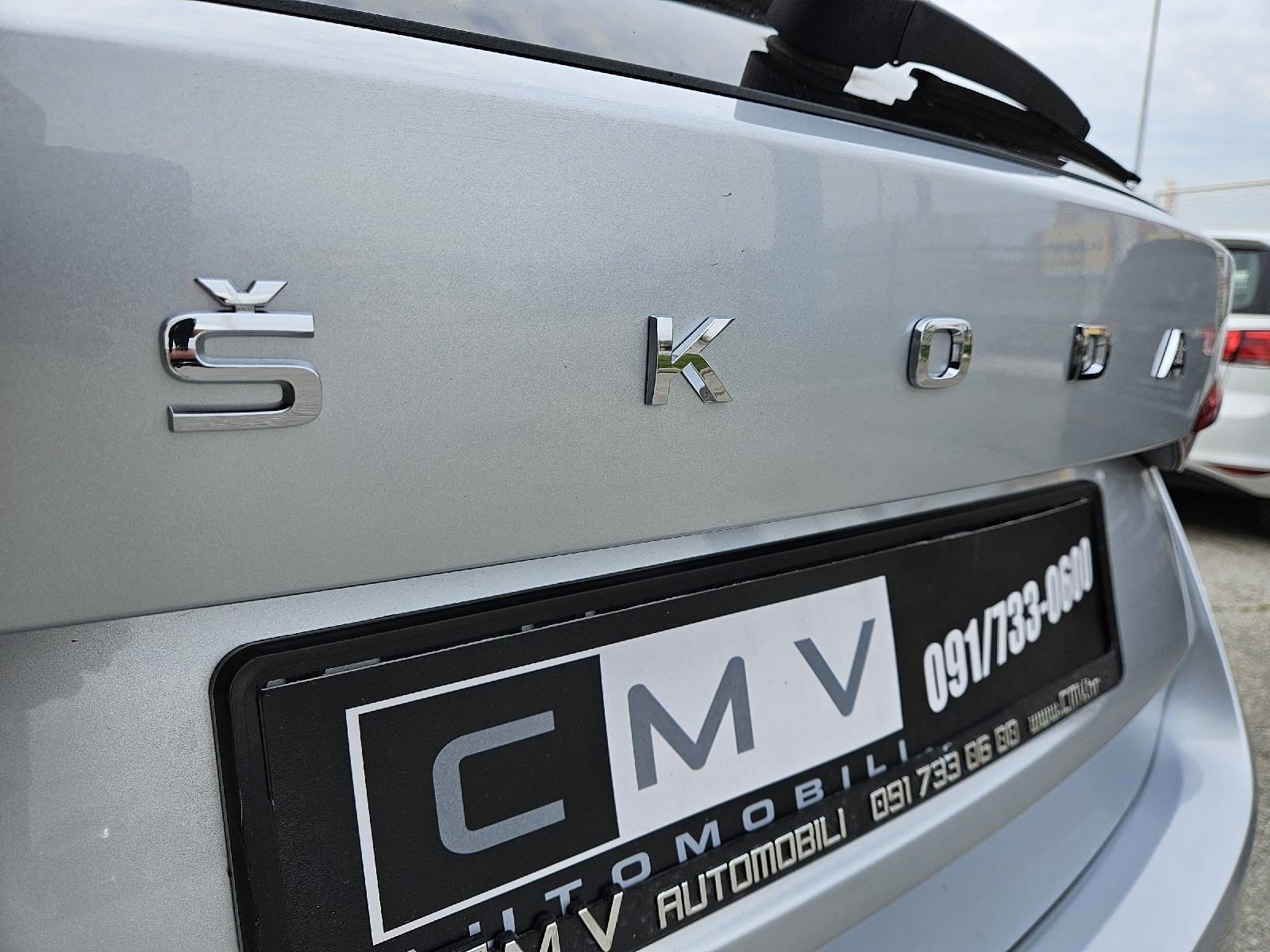 Škoda Octavia Combi 2,0 TDI/VELIKI SERVIS/VIRTUAL/KOŽA/KUKA/NAVI..., fotografija 19