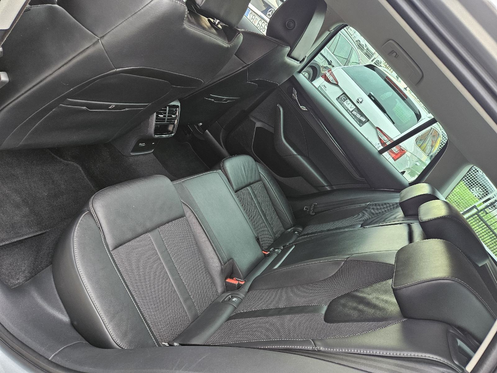 Škoda Octavia Combi 2,0 TDI/VELIKI SERVIS/VIRTUAL/KOŽA/KUKA/NAVI..., fotografija 16