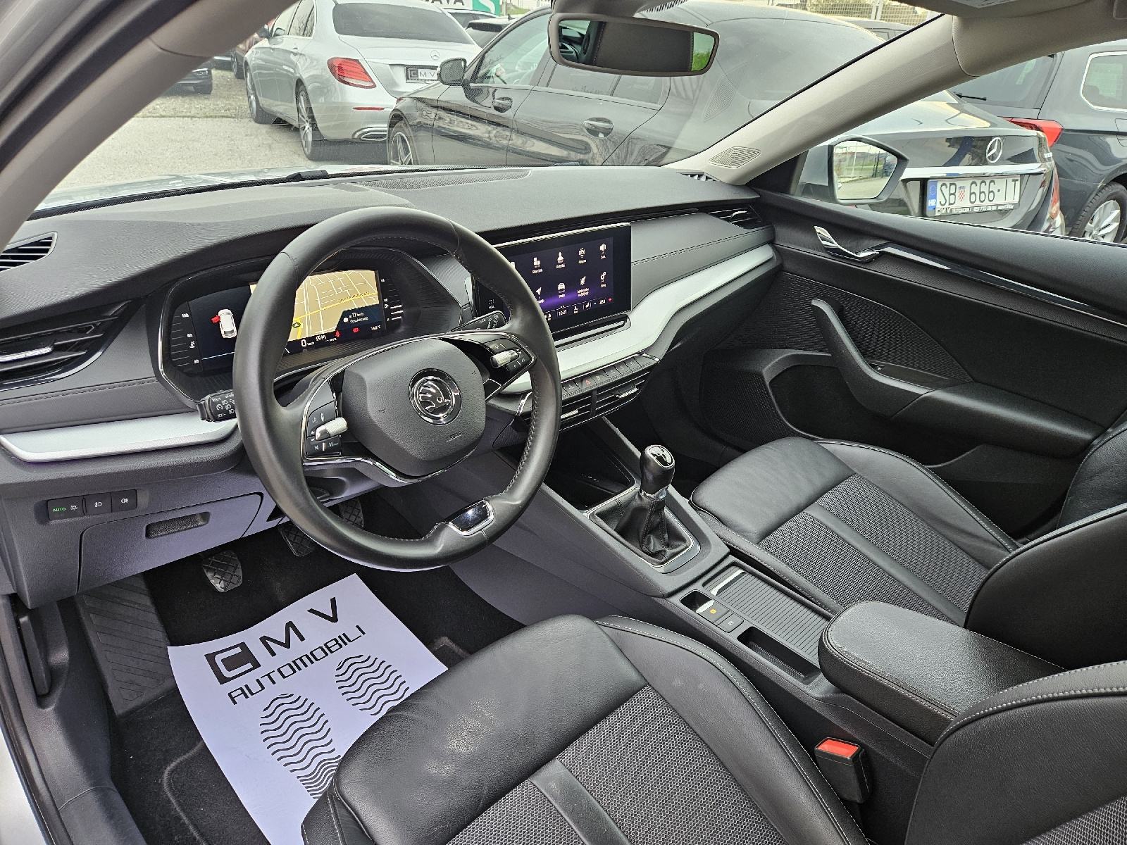 Škoda Octavia Combi 2,0 TDI/VELIKI SERVIS/VIRTUAL/KOŽA/KUKA/NAVI..., fotografija 18
