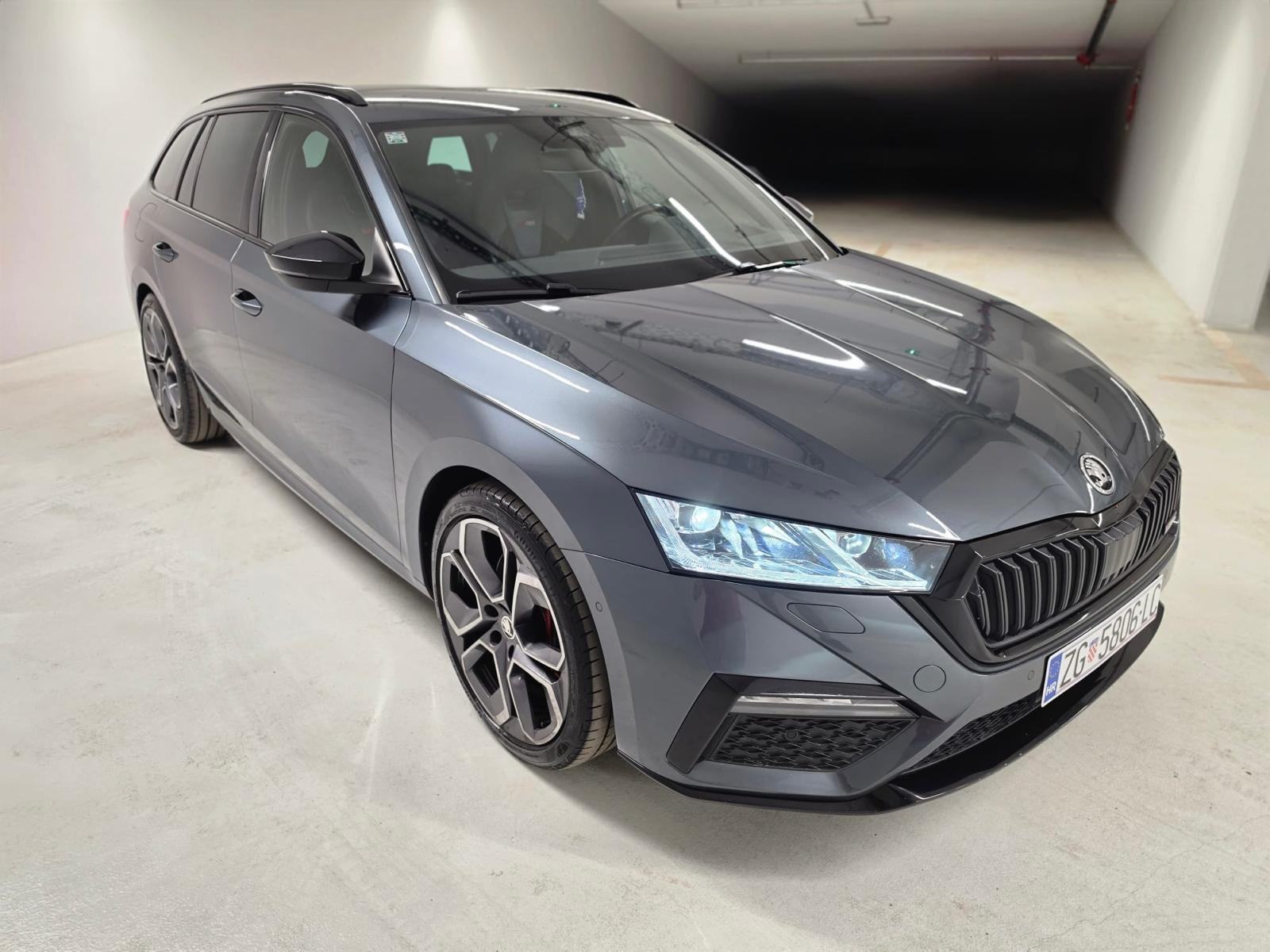 Škoda Octavia Combi 2,0 TSI RS PLUS, fotografija 1