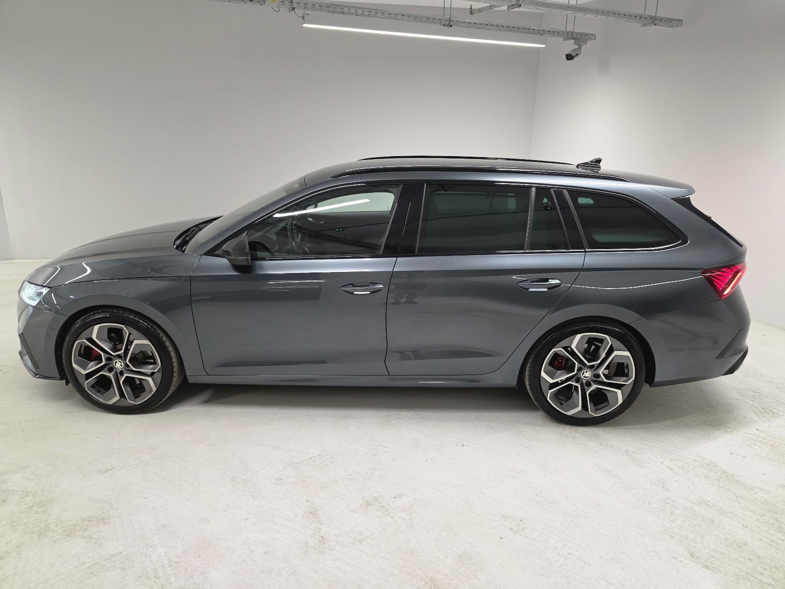 Škoda Octavia Combi 2,0 TSI RS PLUS, fotografija 3