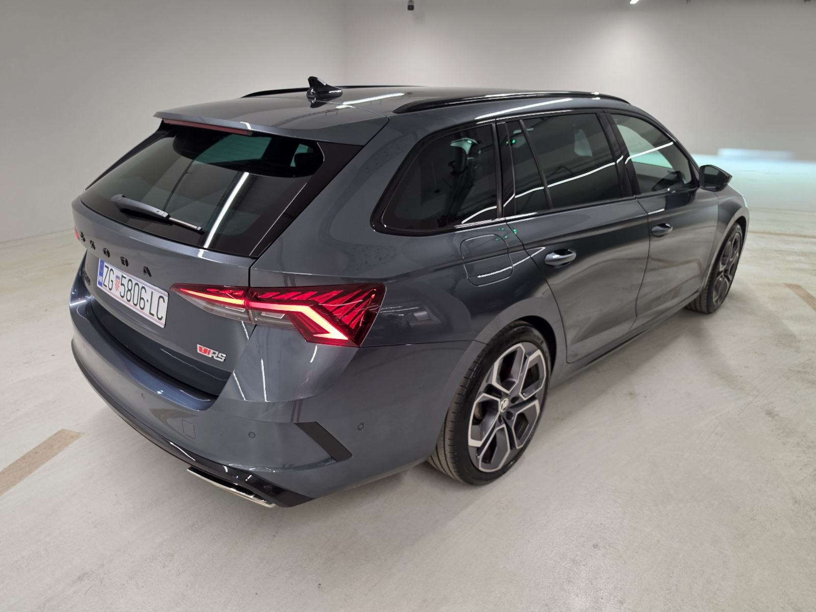 Škoda Octavia Combi 2,0 TSI RS PLUS, fotografija 6
