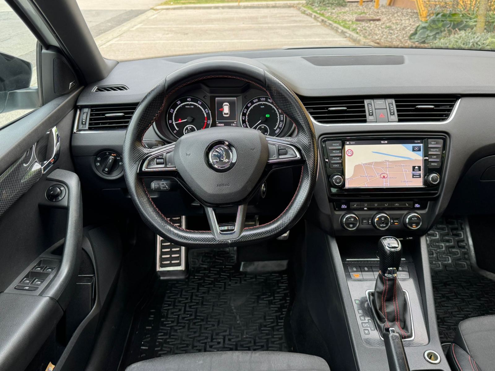 Škoda Octavia Combi 2,0 TSI vRS ** TOP STANJE **, fotografija 16