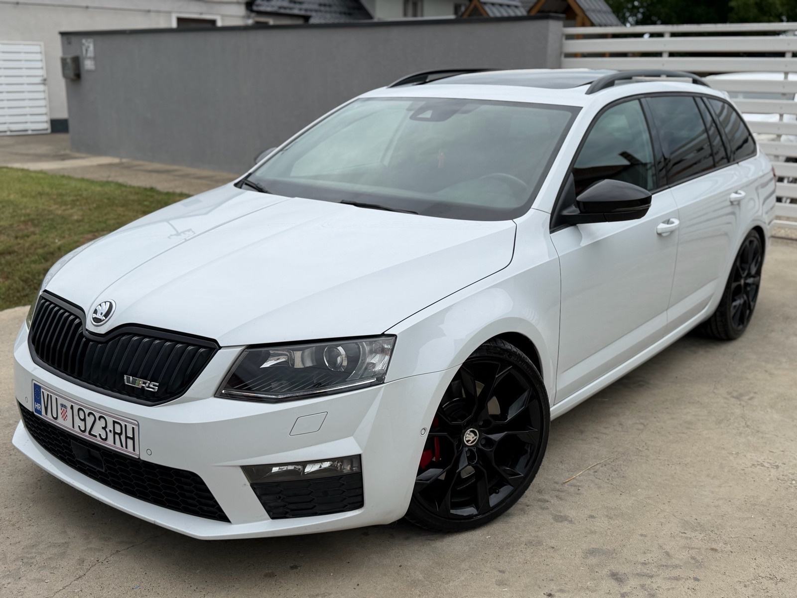 Škoda Octavia Combi 2,0 TSI vRS ** TOP STANJE **, fotografija 1
