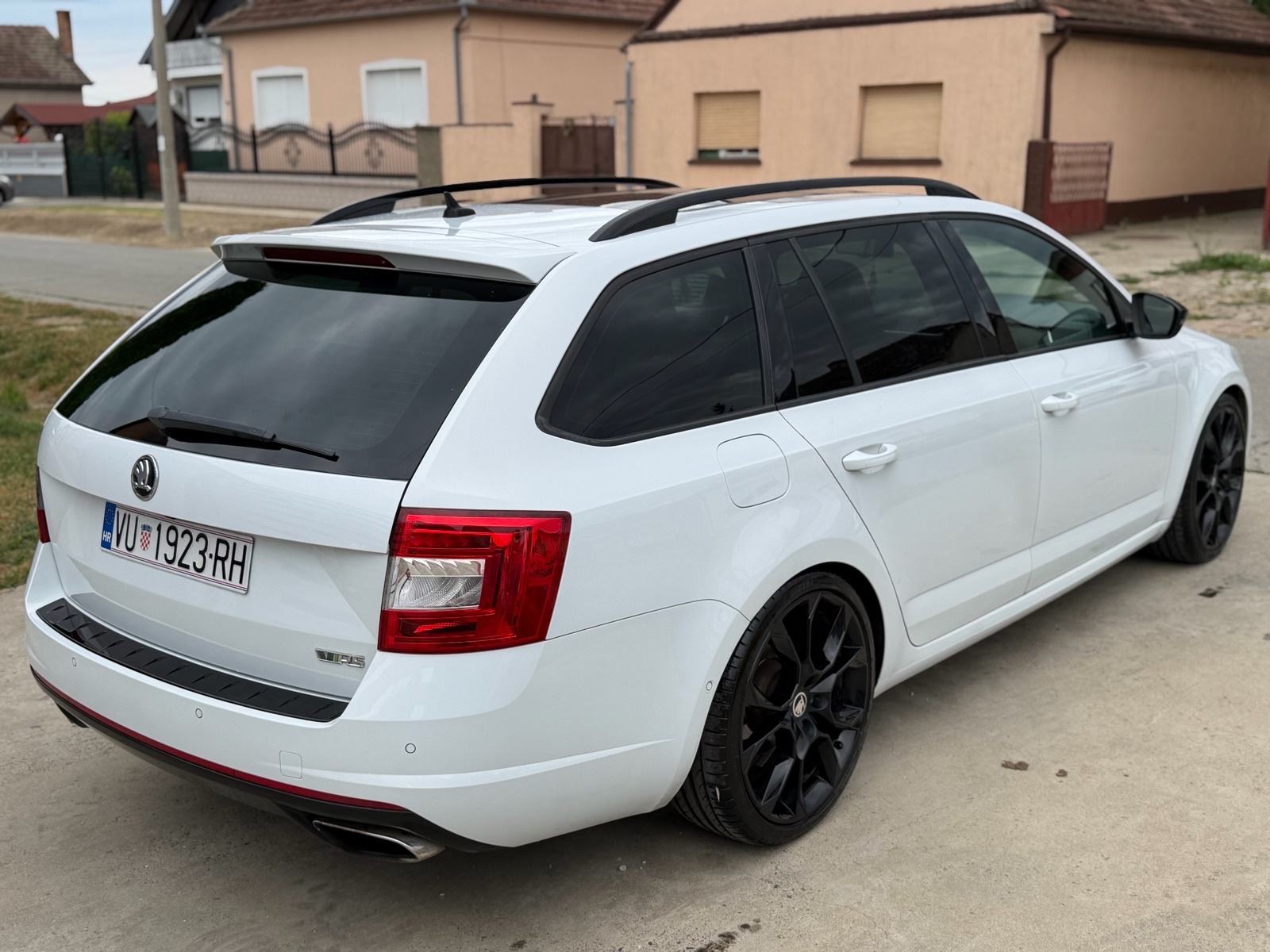 Škoda Octavia Combi 2,0 TSI vRS ** TOP STANJE **, fotografija 3