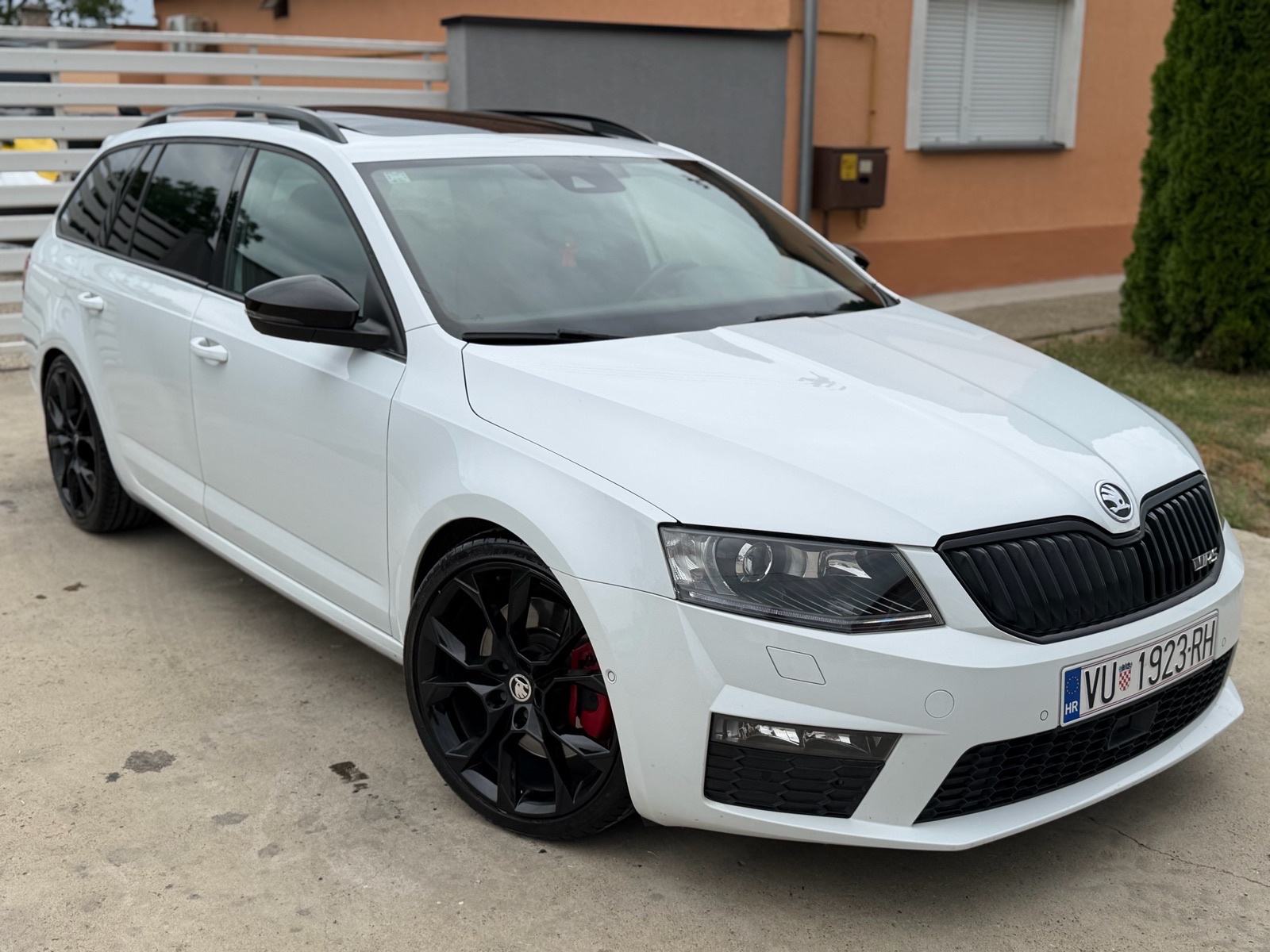 Škoda Octavia Combi 2,0 TSI vRS ** TOP STANJE **, fotografija 2