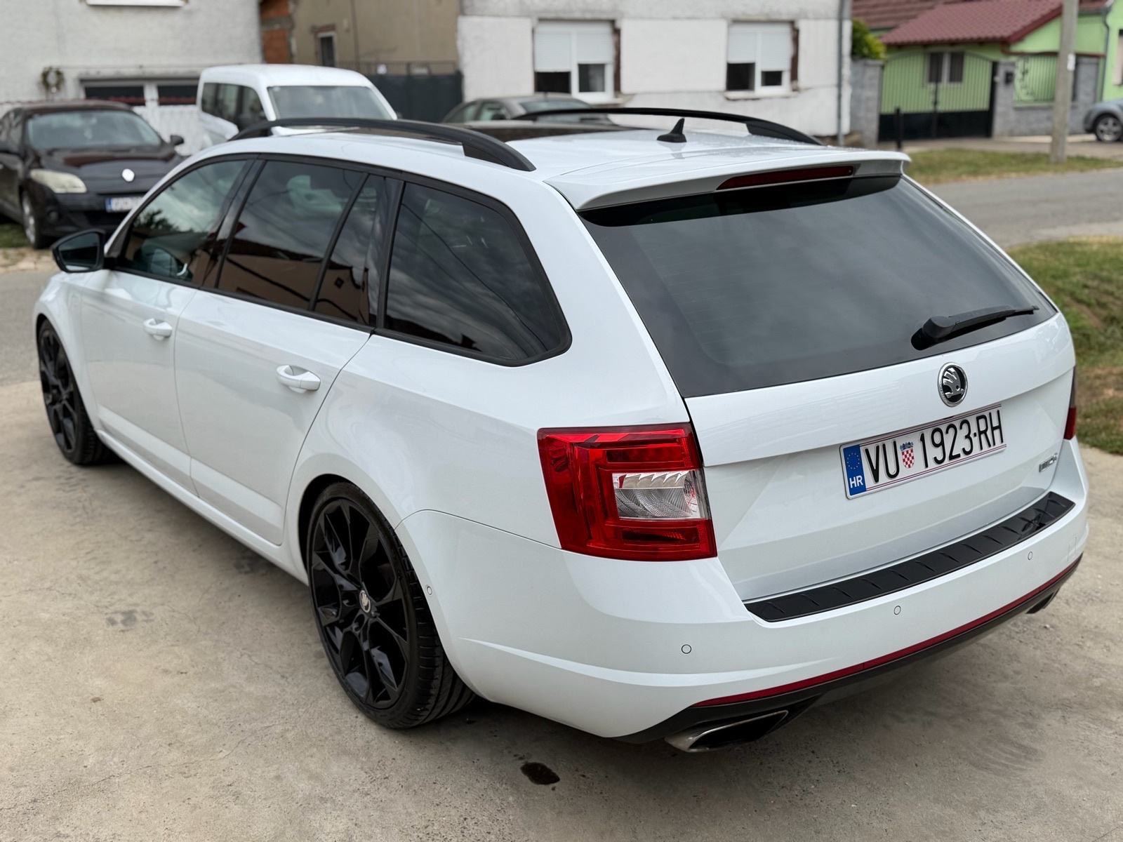 Škoda Octavia Combi 2,0 TSI vRS ** TOP STANJE **, fotografija 4