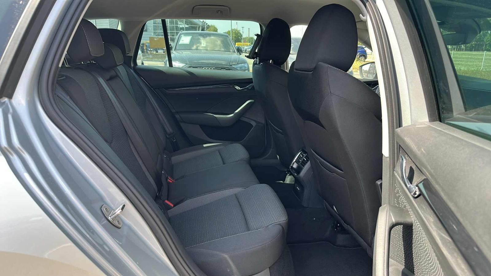 SKODA OCTAVIA Combi 2024 • PREMIUM jamstvo • AutoZubak Rabljena, fotografija 10