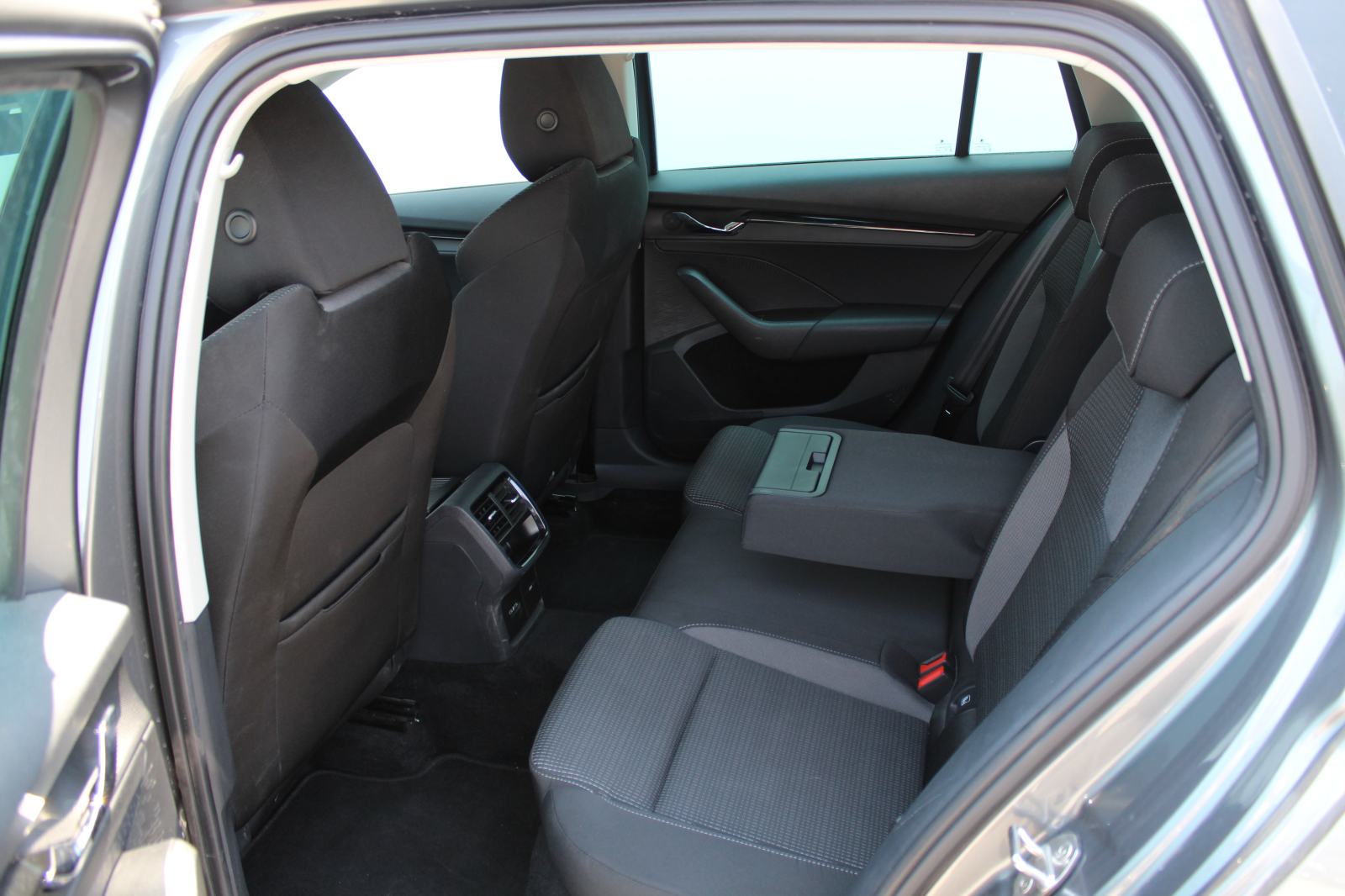 Škoda OCTAVIA Combi Ambition 2.0 TDI, fotografija 11
