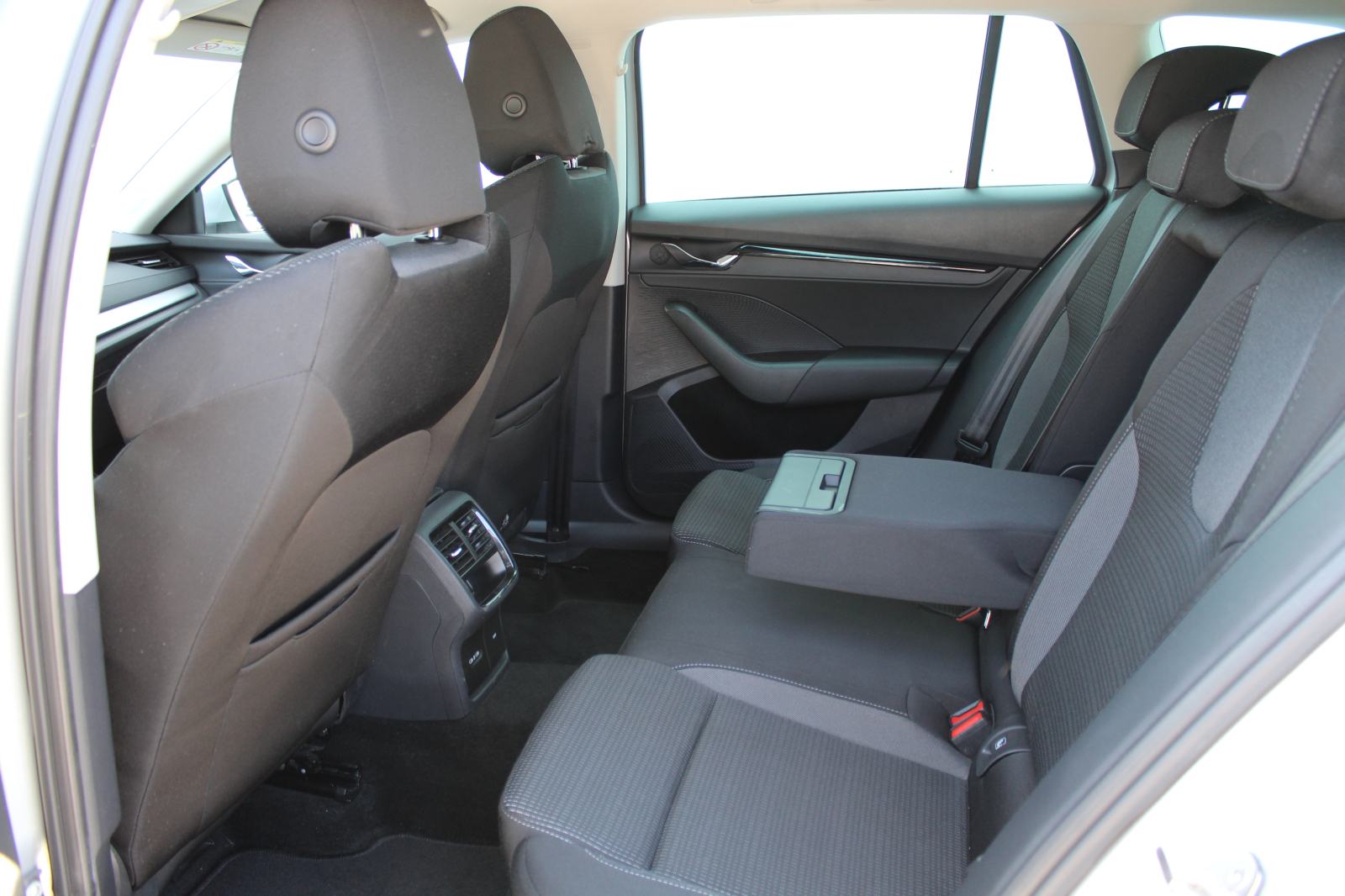 Škoda OCTAVIA Combi Ambition 2.0 TDI, fotografija 11