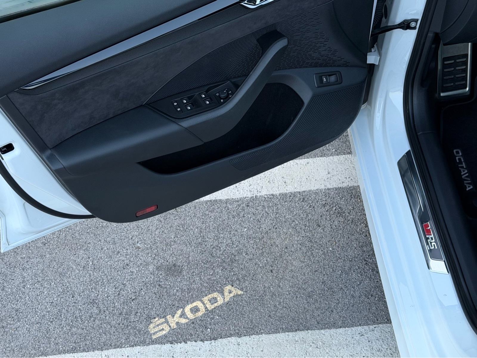 ŠKODA OCTAVIA COMBI RS 2,0 TDI DSG, fotografija 13