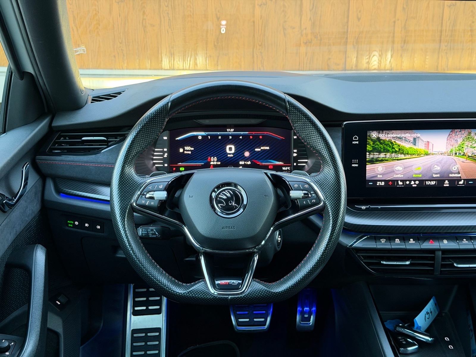 ŠKODA OCTAVIA COMBI RS 2,0 TDI DSG, fotografija 17