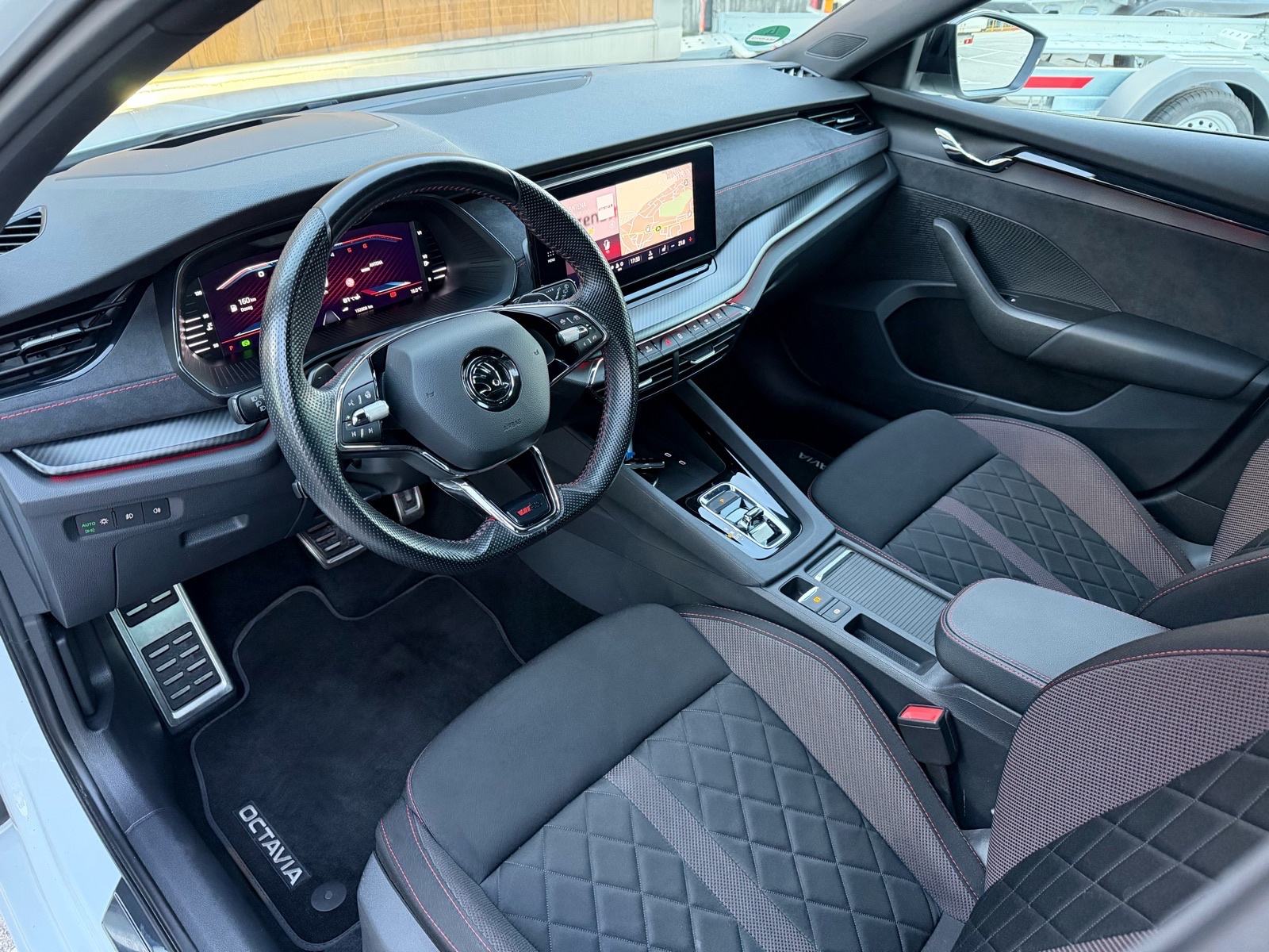 ŠKODA OCTAVIA COMBI RS 2,0 TDI DSG, fotografija 14