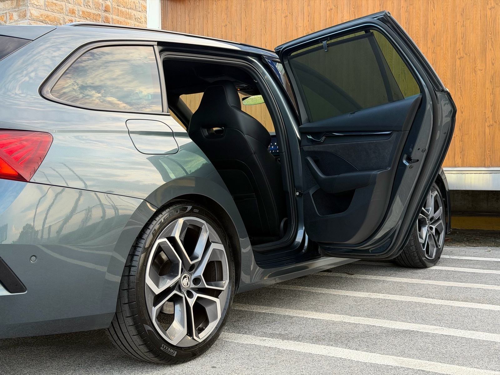 ŠKODA OCTAVIA COMBI RS 2,0 TDI DSG, fotografija 10