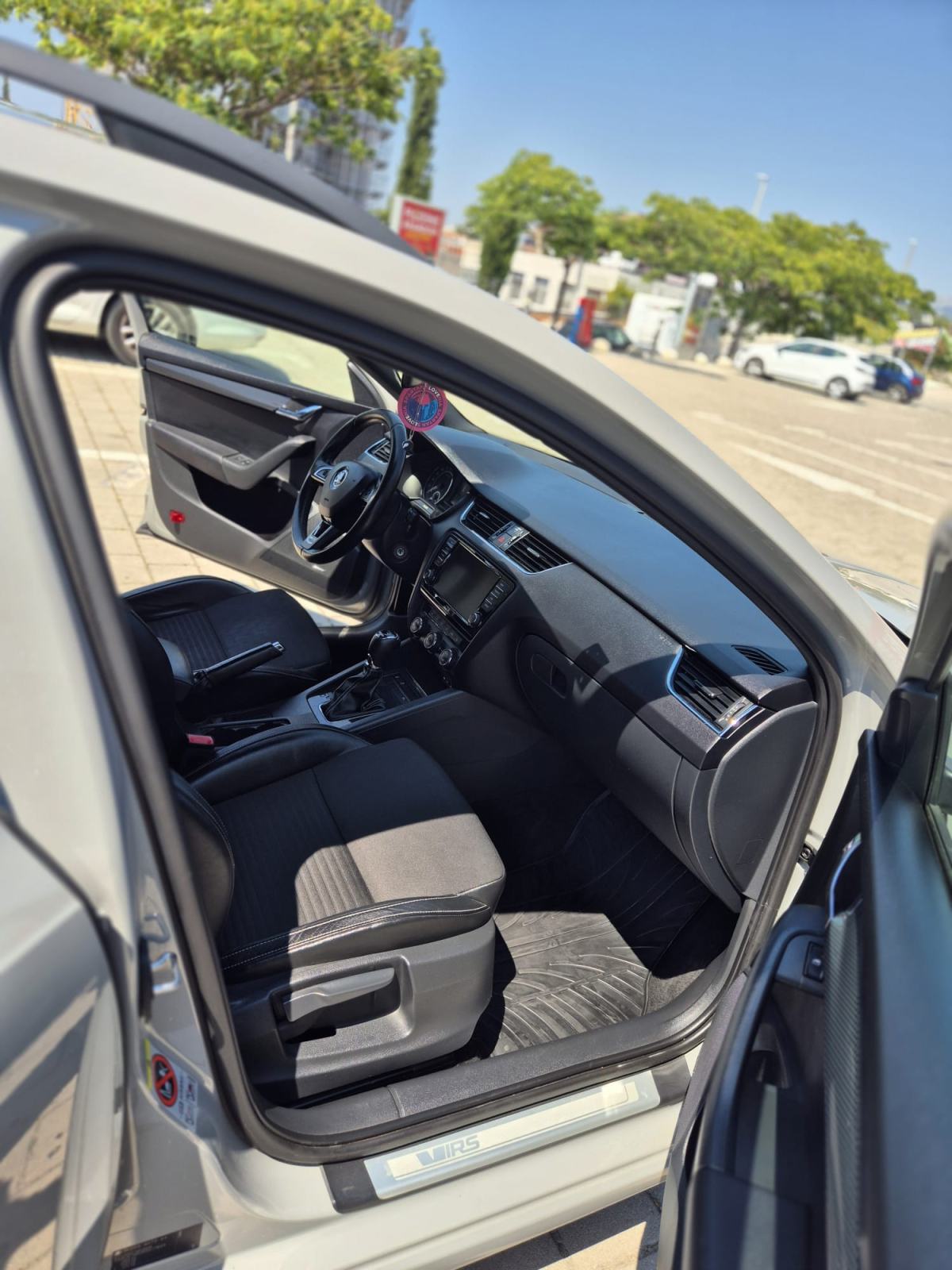Škoda Octavia Combi vRS 2.0 TDI DSG – Nardo Grey – 211 KS – Top stanje, fotografija 8